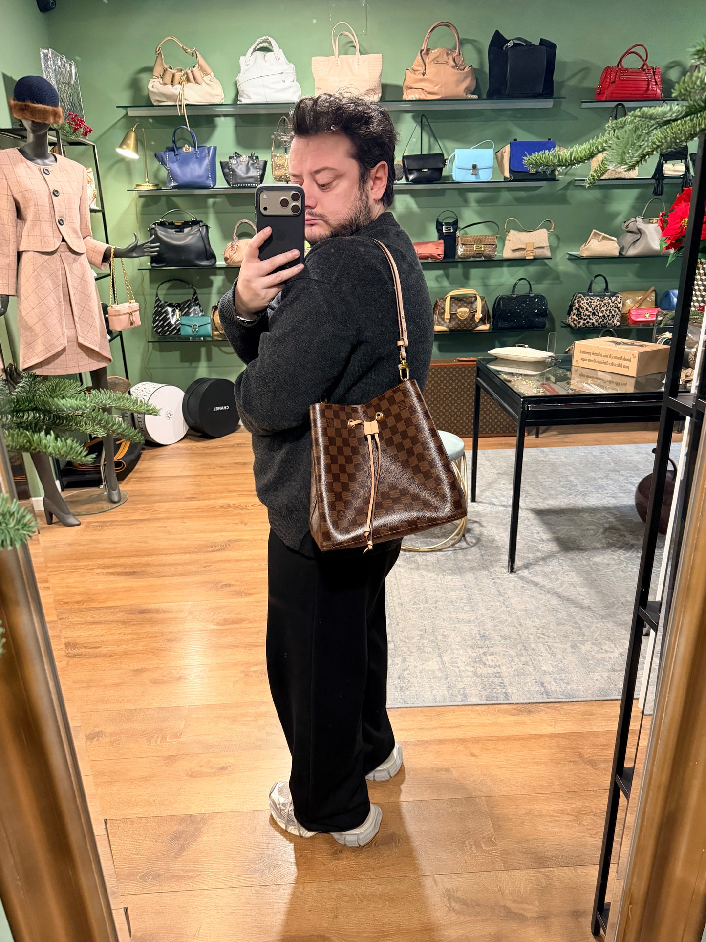 LOUIS VUITTON DAMIER EBENE NEO NOE BUCKET BAG