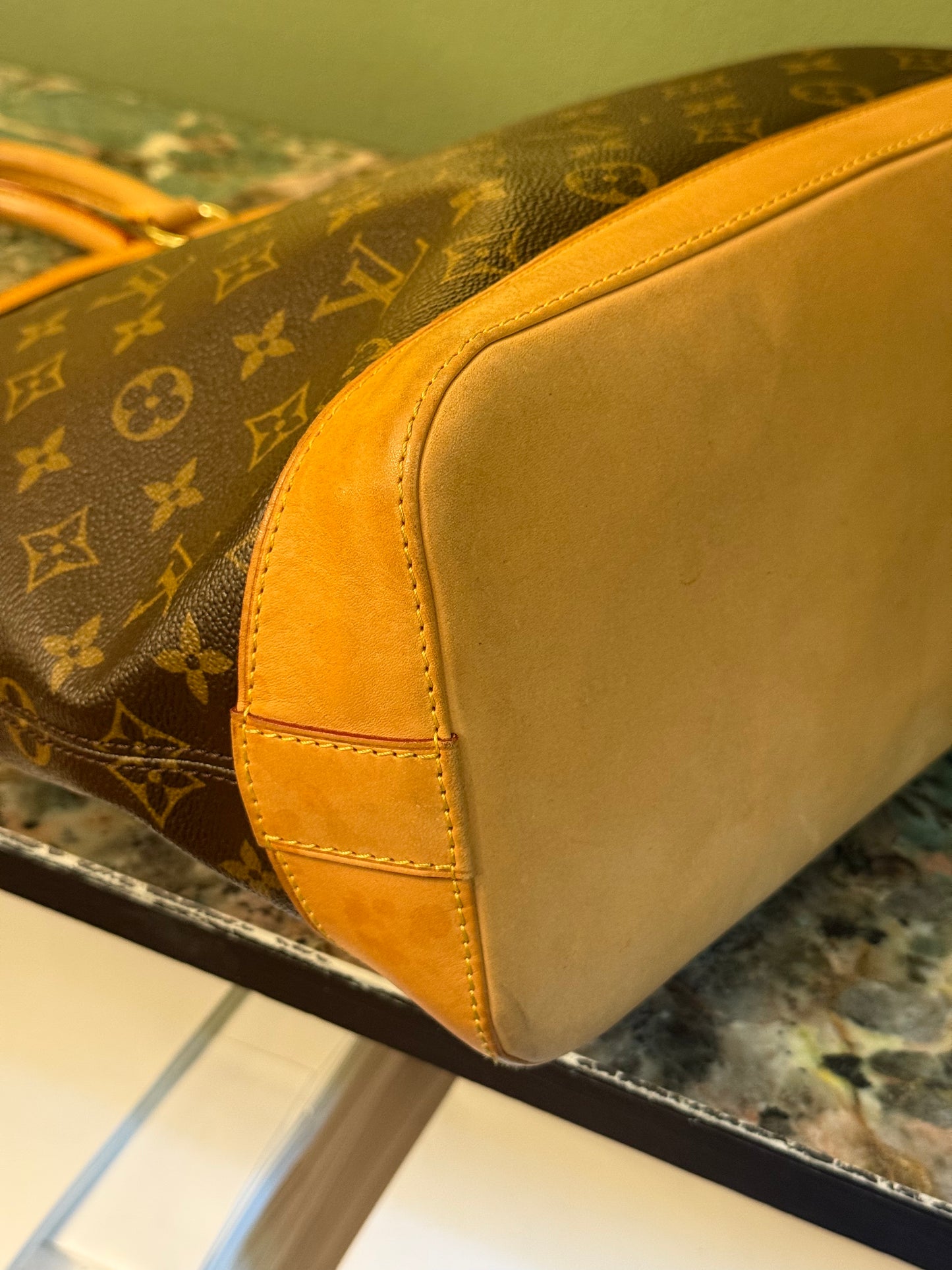 LOUIS VUITTON MONOGRAM LOCK IT VERTICALE HANDBAG