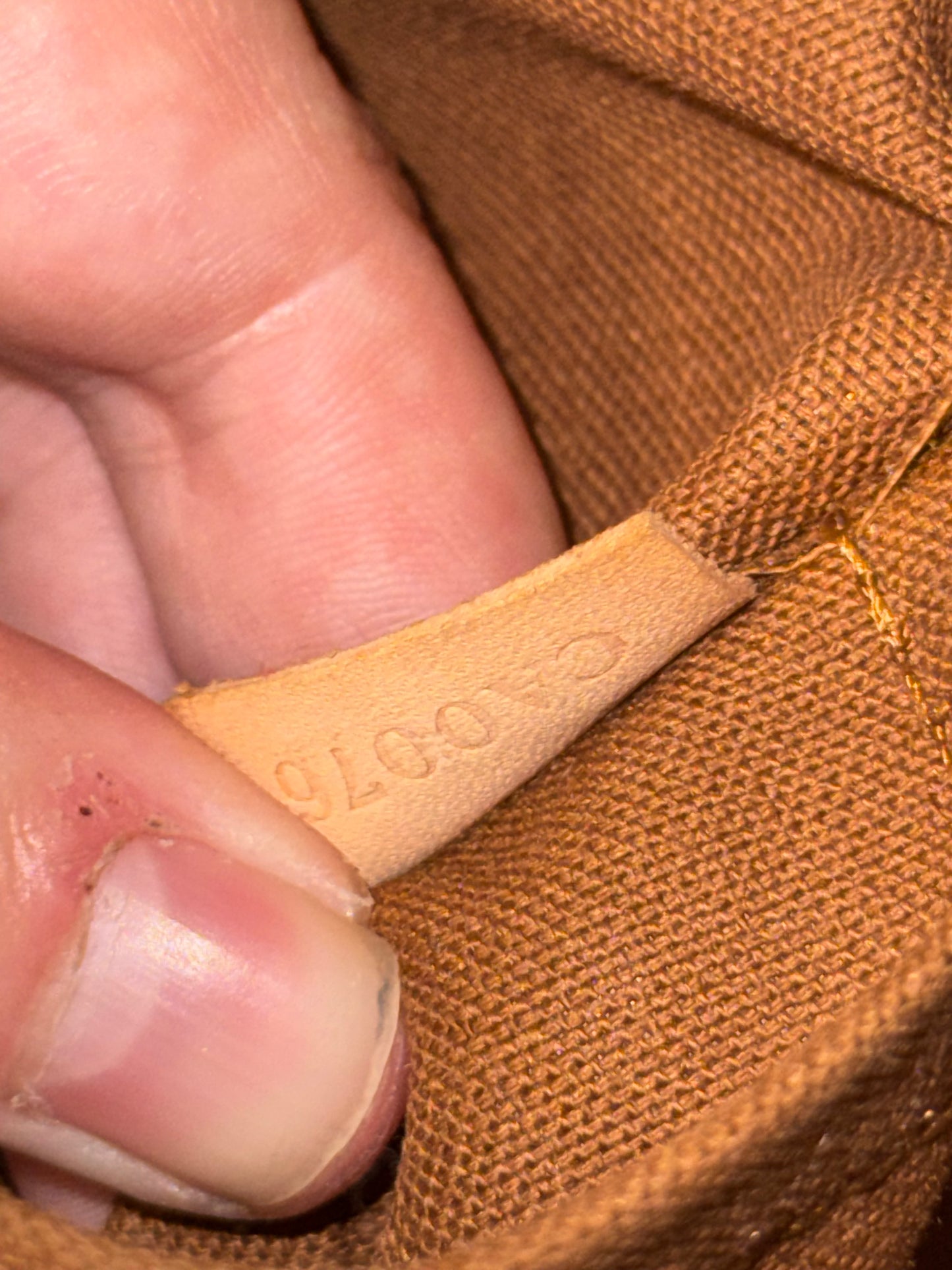 LOUIS VUITTON MONOGRAM LOCK IT VERTICALE HANDBAG