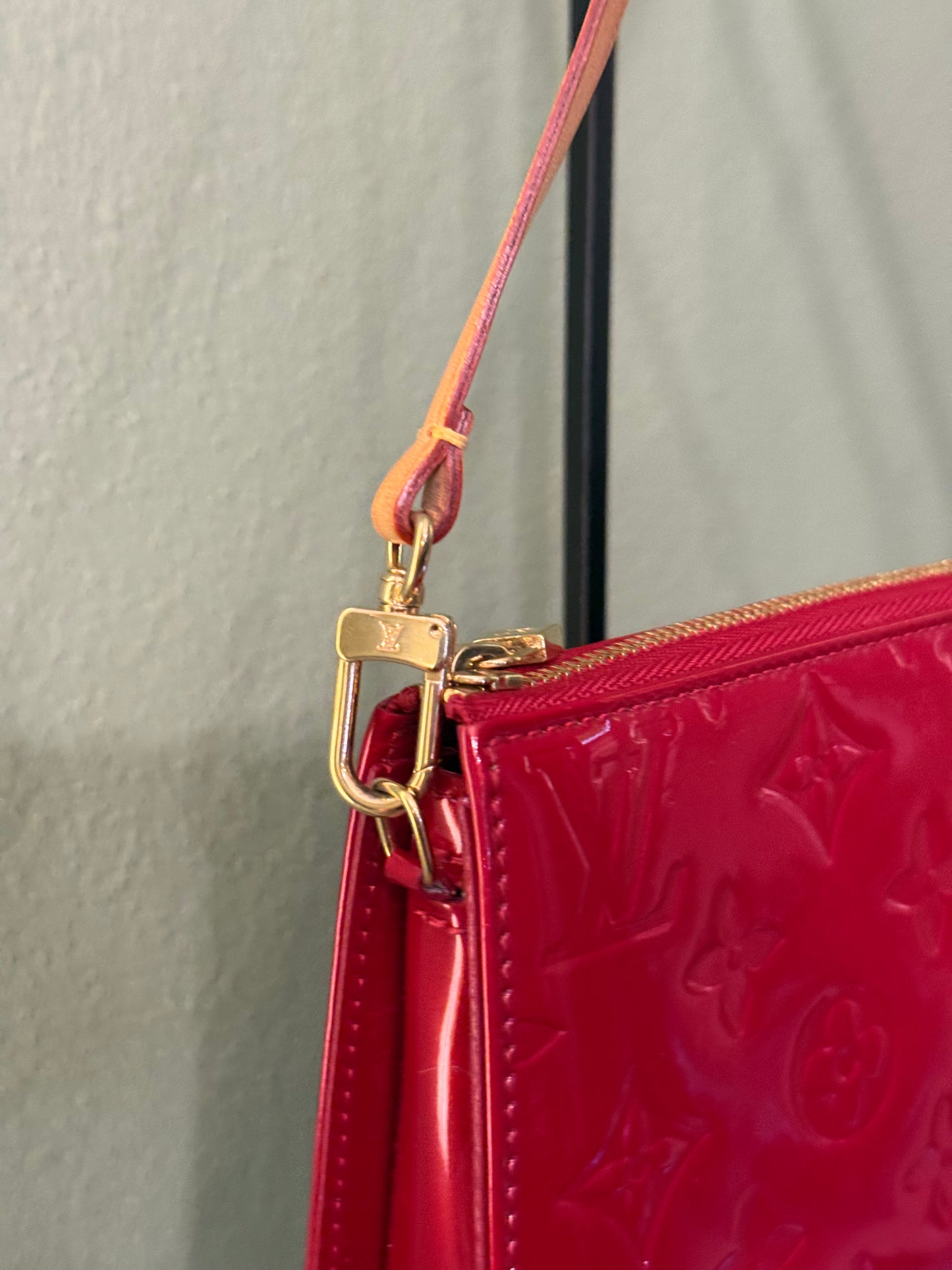 LOUIS VUITTON MONOGRAM VERNIS RED POCHETTE LEXINGTON