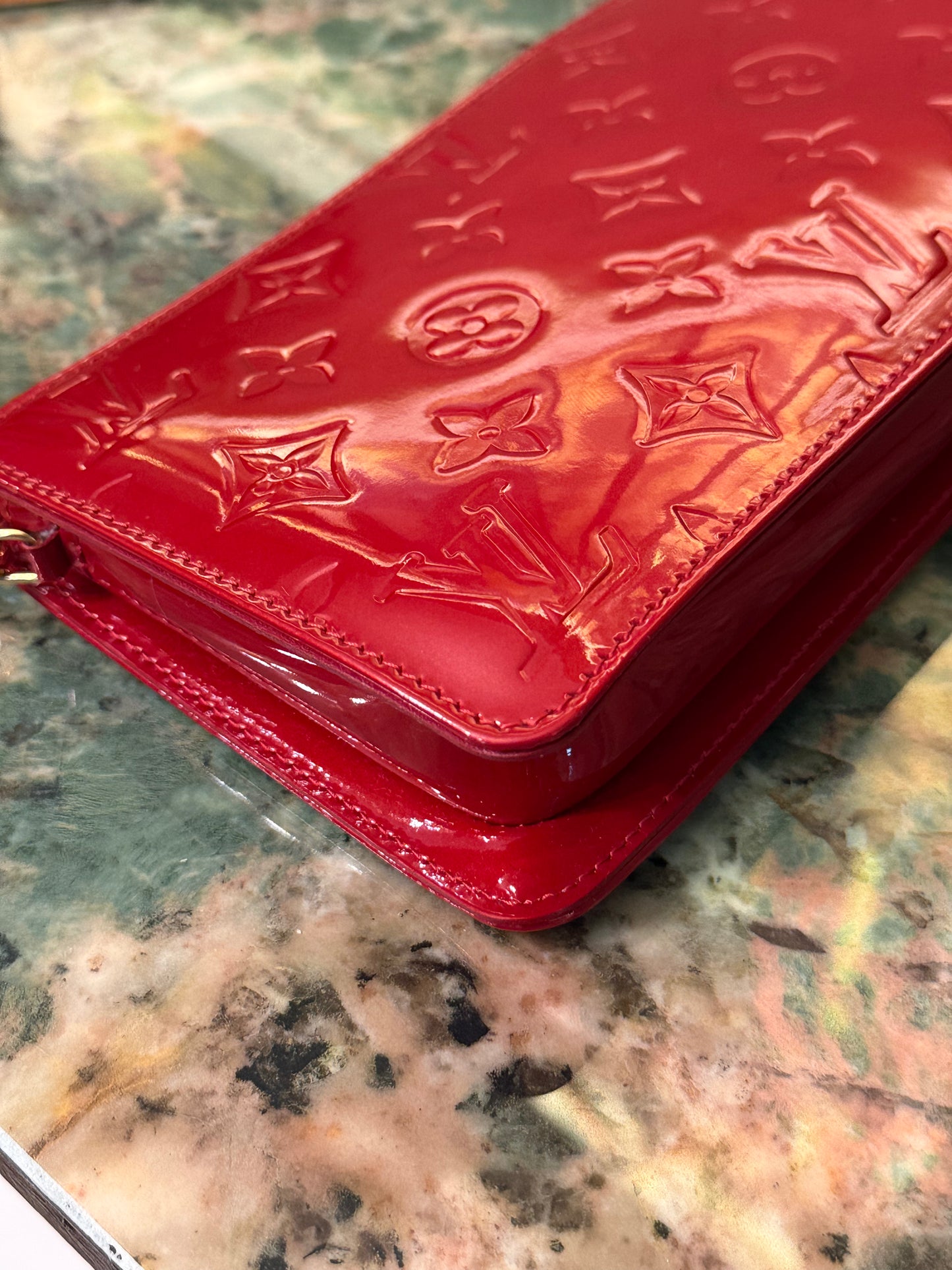 LOUIS VUITTON MONOGRAM VERNIS RED POCHETTE LEXINGTON