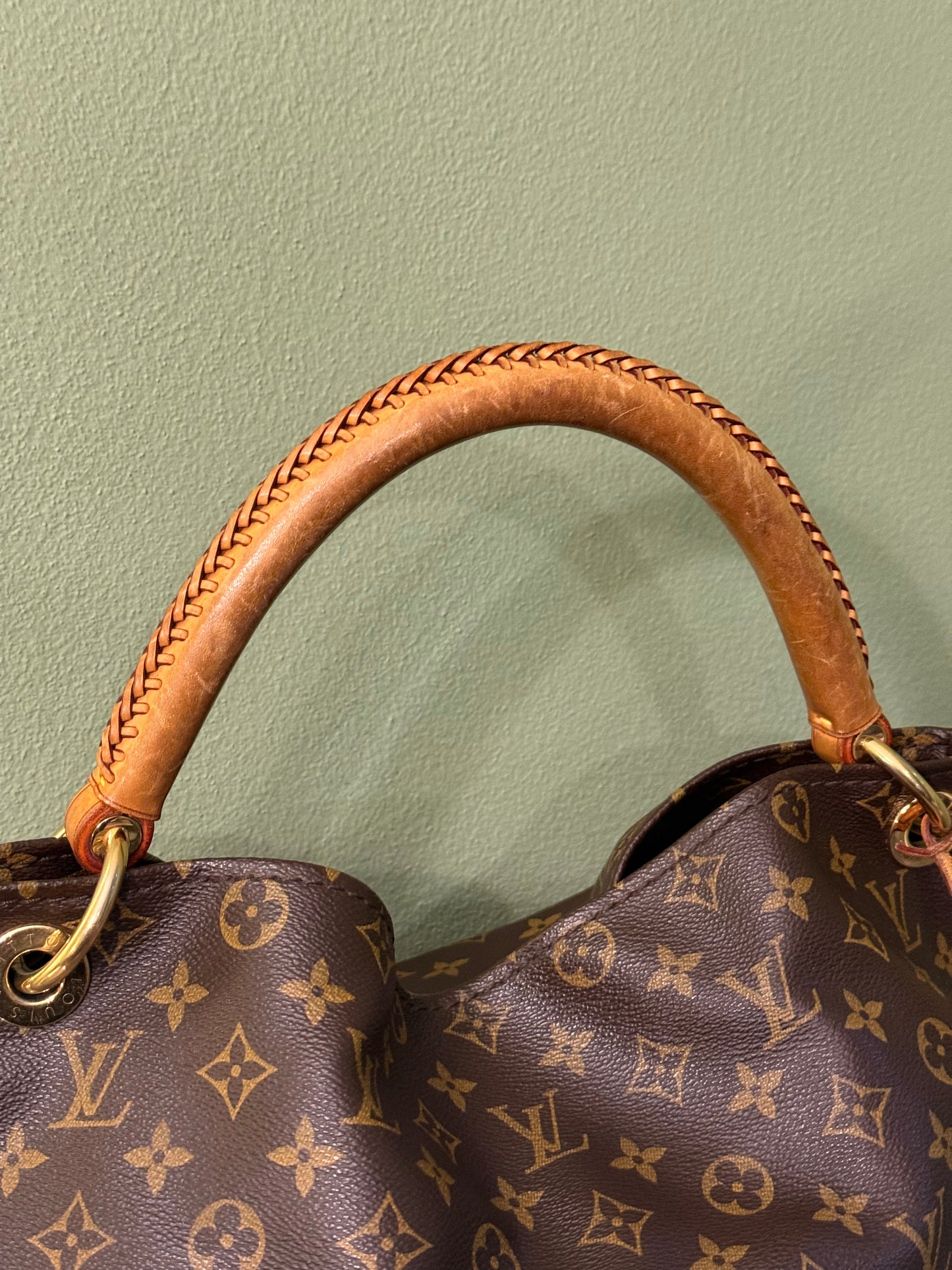 LOUIS VUITTON MONOGRAM ARTSY SHOULDER BAG