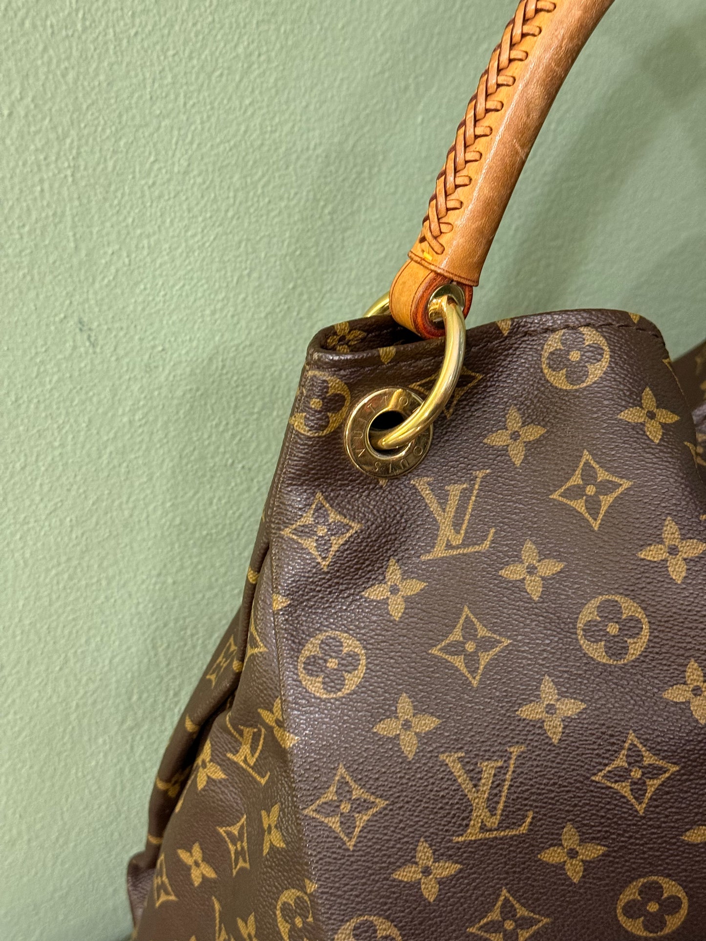 LOUIS VUITTON MONOGRAM ARTSY SHOULDER BAG