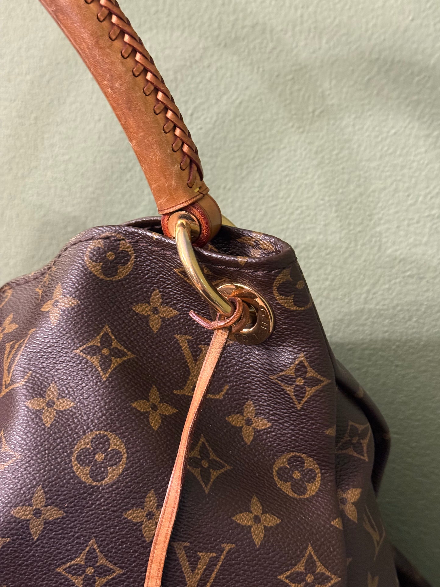 LOUIS VUITTON MONOGRAM ARTSY SHOULDER BAG