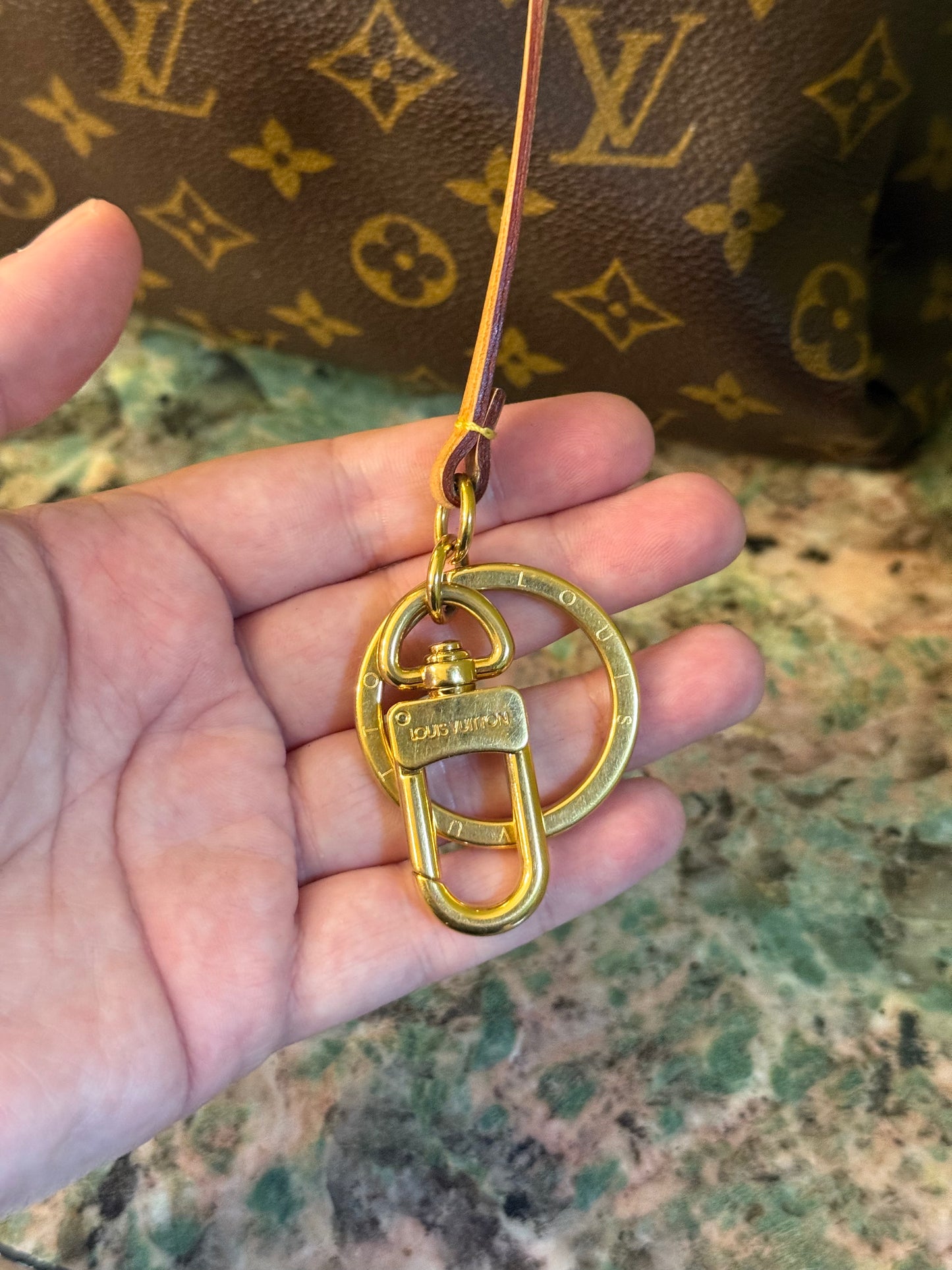 LOUIS VUITTON MONOGRAM ARTSY SHOULDER BAG
