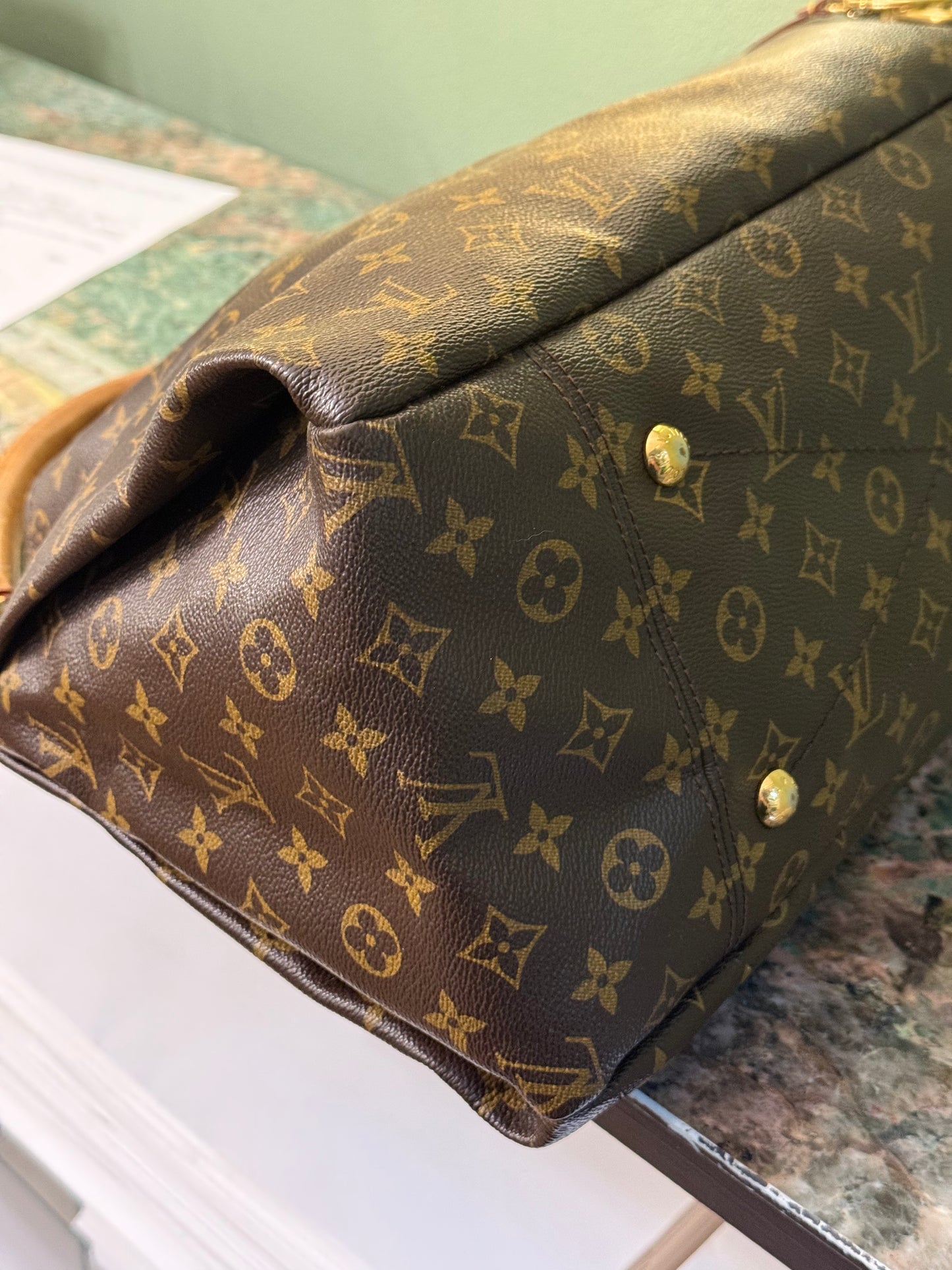 LOUIS VUITTON MONOGRAM ARTSY SHOULDER BAG