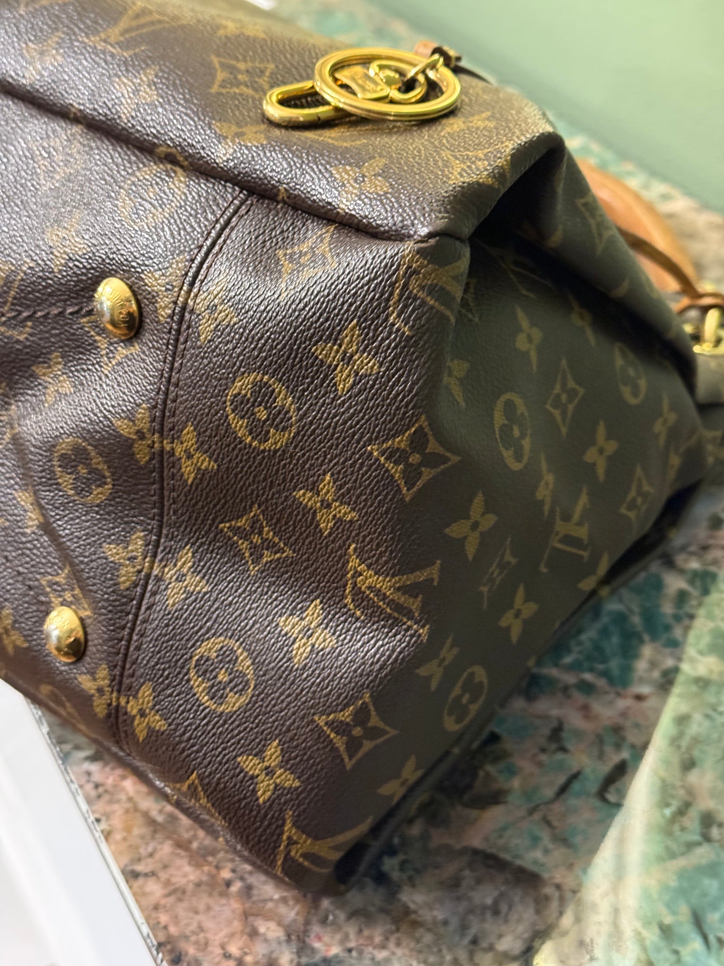 LOUIS VUITTON MONOGRAM ARTSY SHOULDER BAG