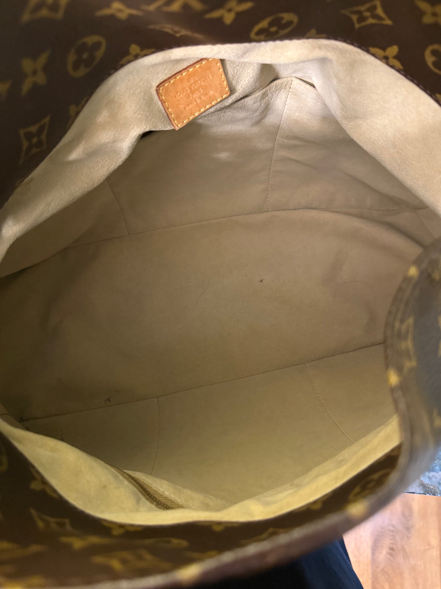LOUIS VUITTON MONOGRAM ARTSY SHOULDER BAG