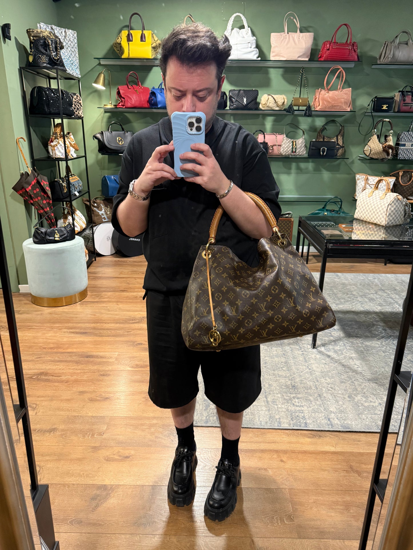 LOUIS VUITTON MONOGRAM ARTSY SHOULDER BAG