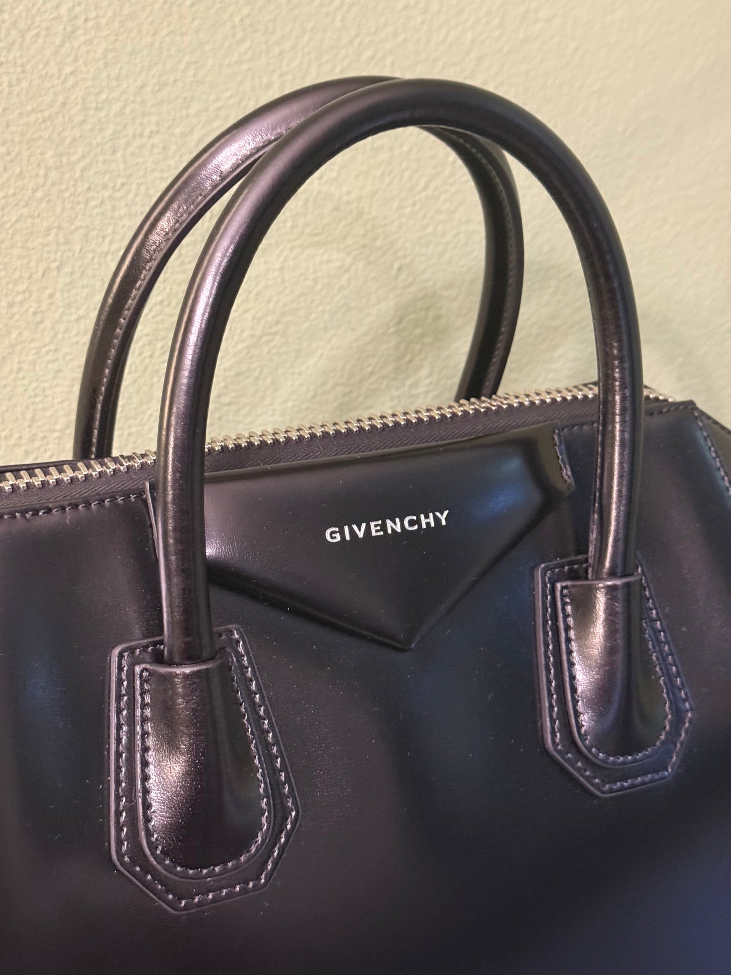 GIVENCHY BLACK SMALL ANTIGONA HANDBAG