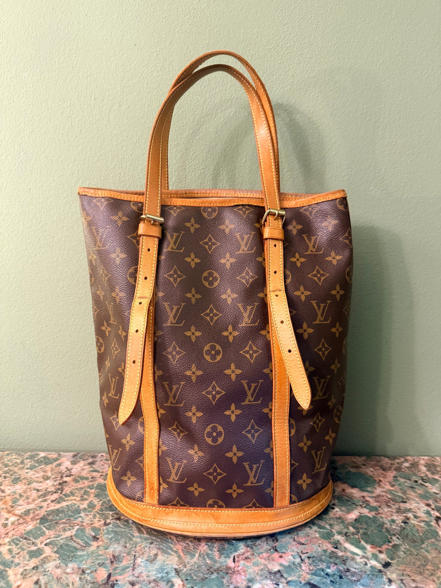LOUIS VUITTON MONOGRAM BUCKET GM SHOULDER BAG