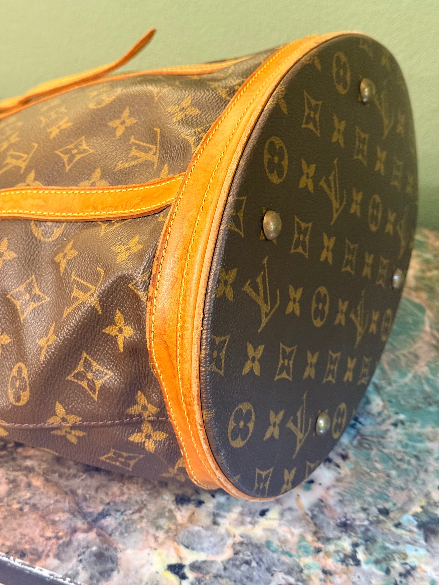 LOUIS VUITTON MONOGRAM BUCKET GM SHOULDER BAG