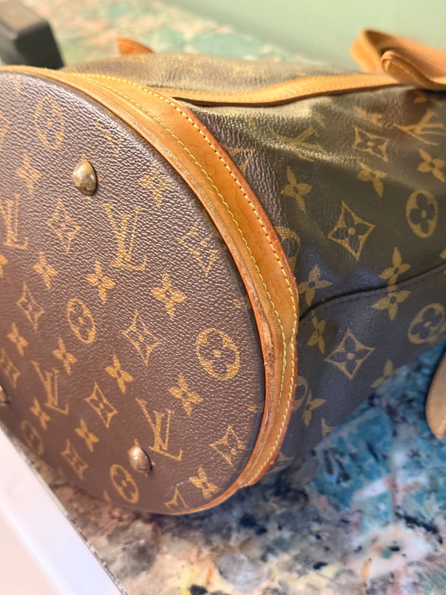 LOUIS VUITTON MONOGRAM BUCKET GM SHOULDER BAG