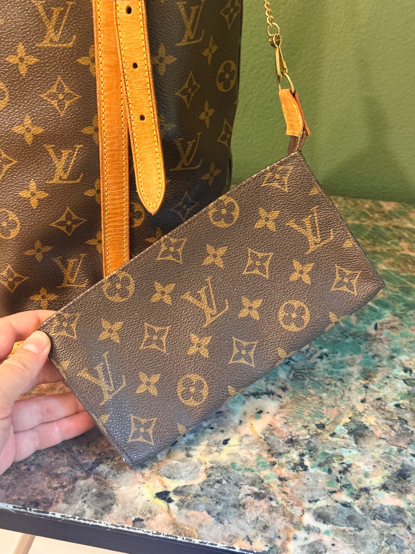 LOUIS VUITTON MONOGRAM BUCKET GM SHOULDER BAG