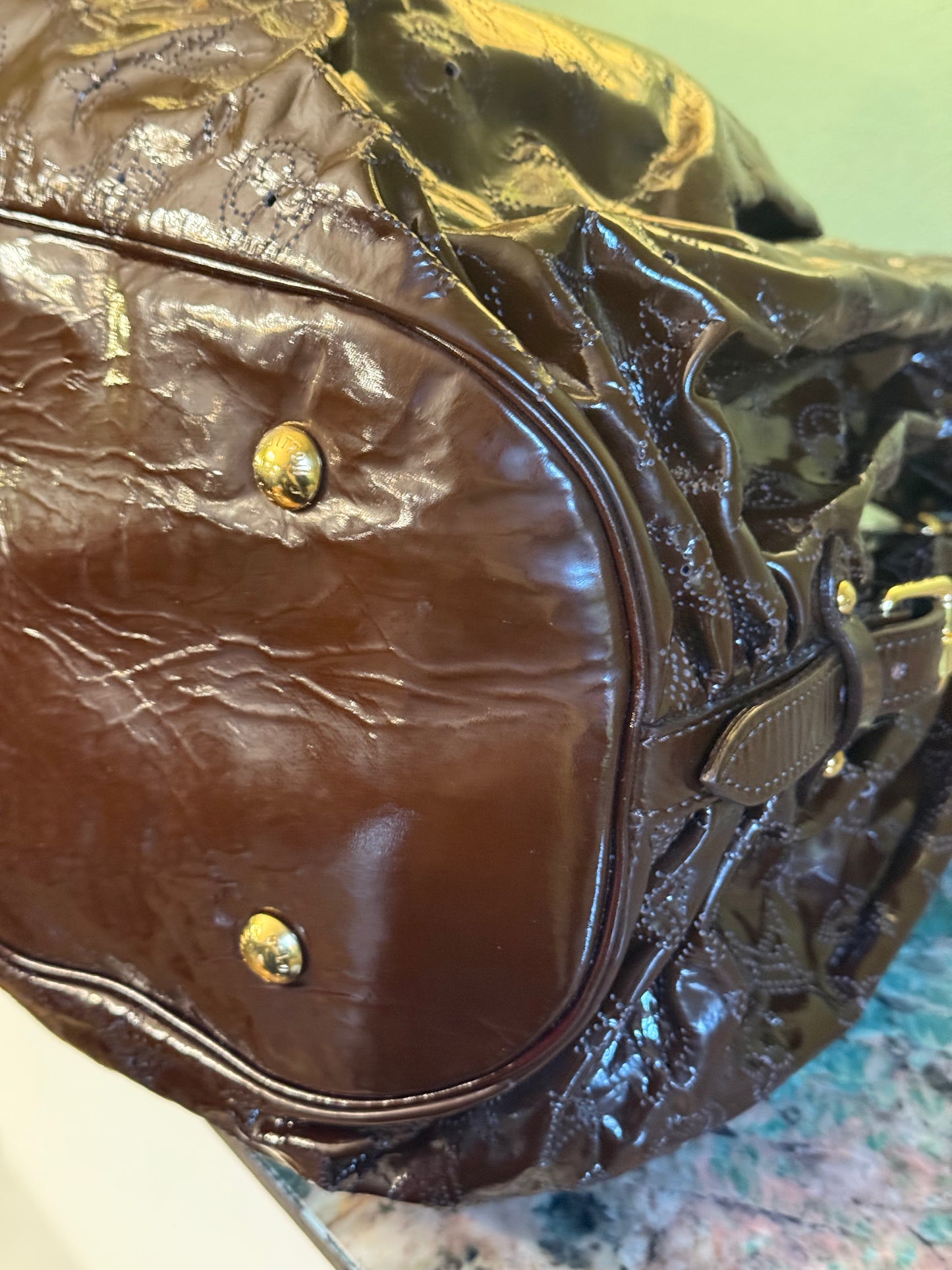 LOUIS VUITTON BROWN PATENT MAHINA HANDBAG