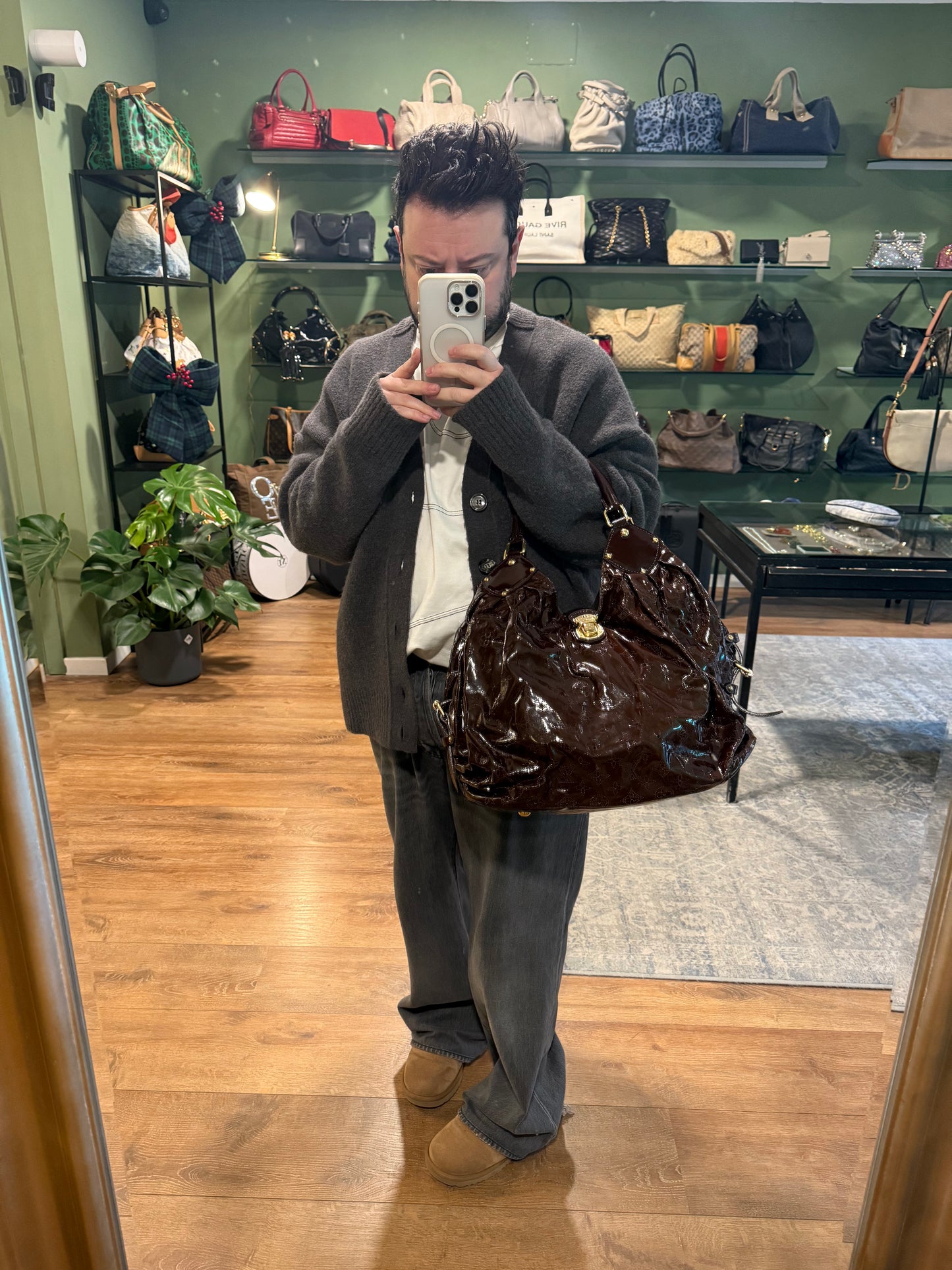 LOUIS VUITTON BROWN PATENT MAHINA HANDBAG