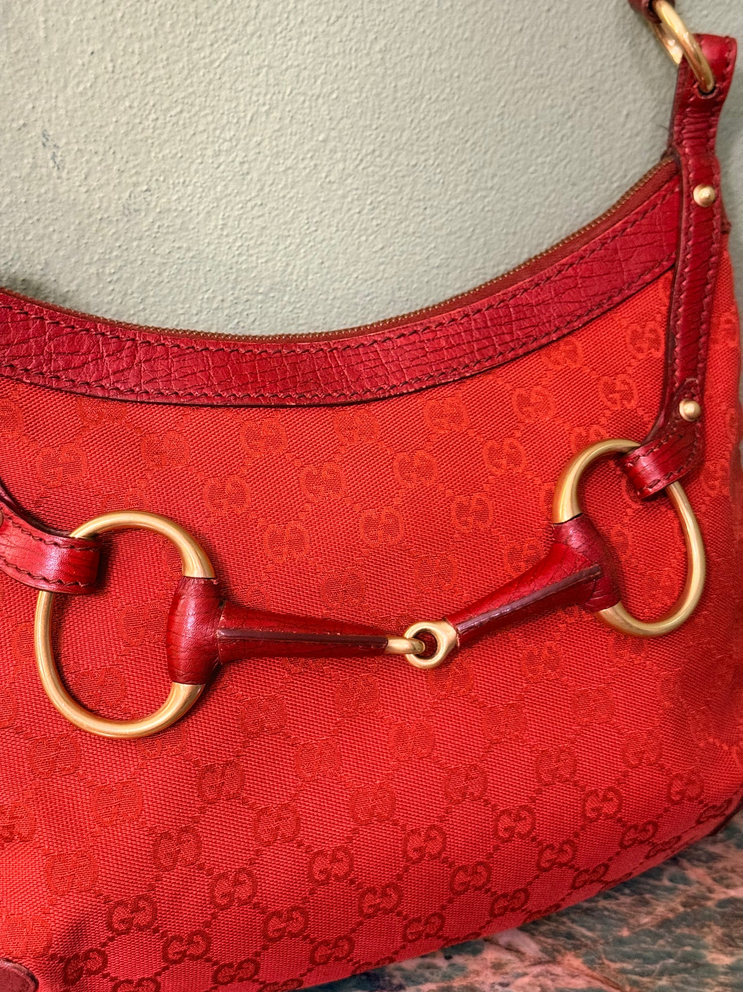 GUCCI RED MONOGRAM HORSEBIT HOBO BAG