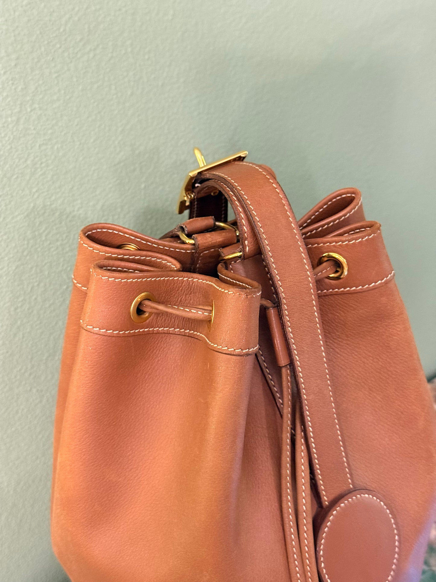 HERMÈS GOLD COURCHEVEL BUCKET BAG
