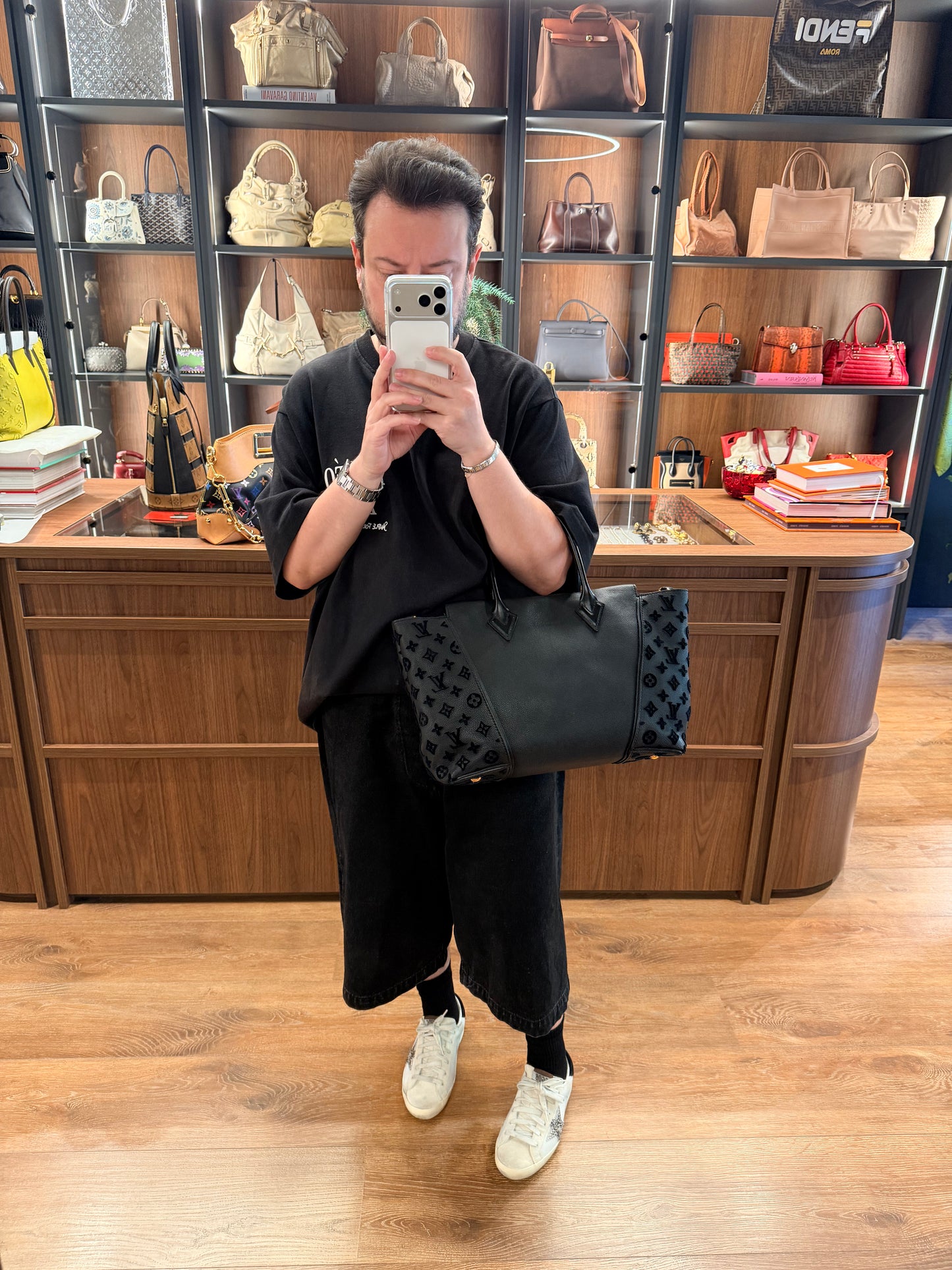 LOUIS VUITTON BLACK W HANDBAG