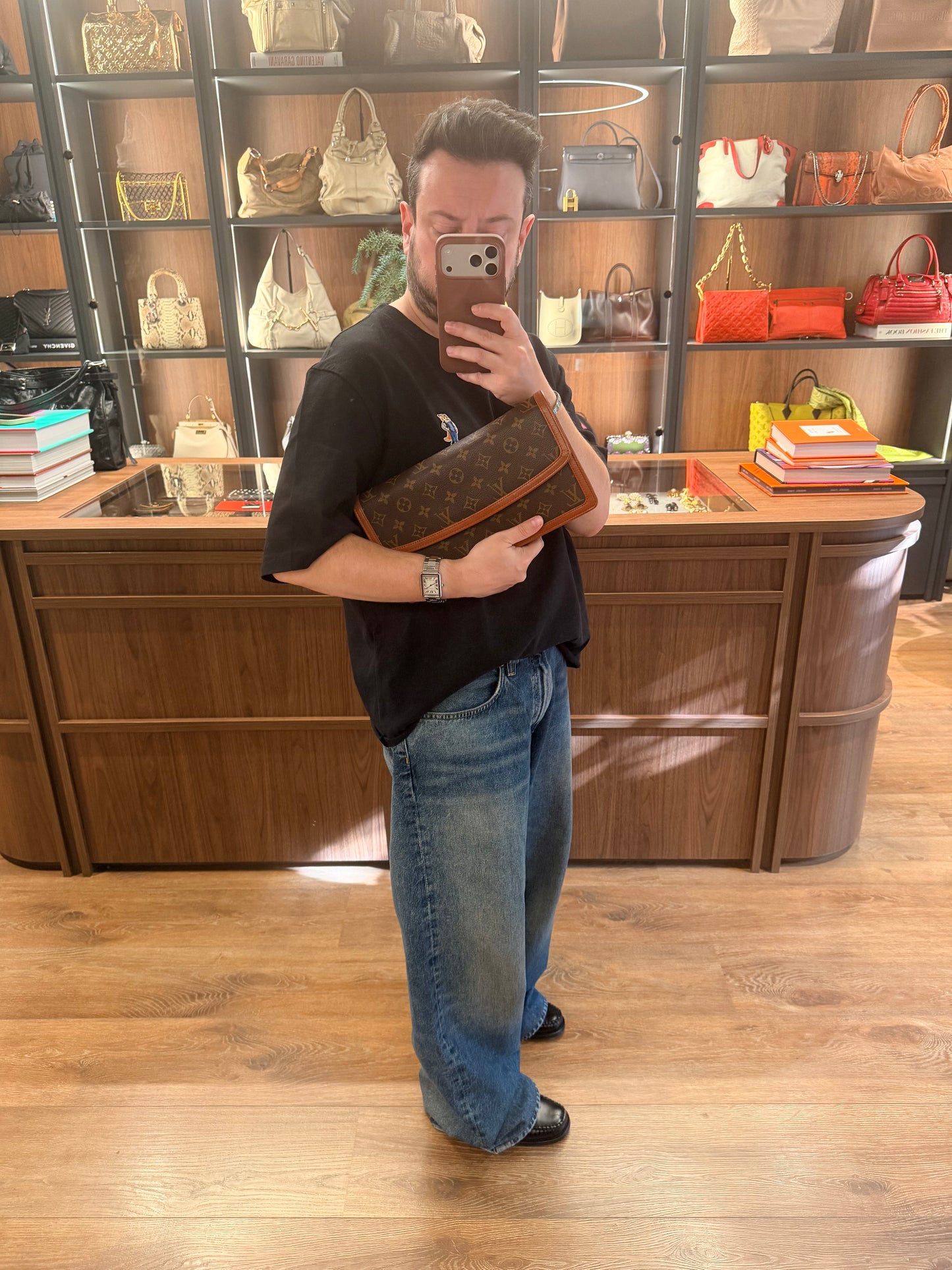 LOUIS VUITTON MONOGRAM MEDIUM POCHETTE DAME