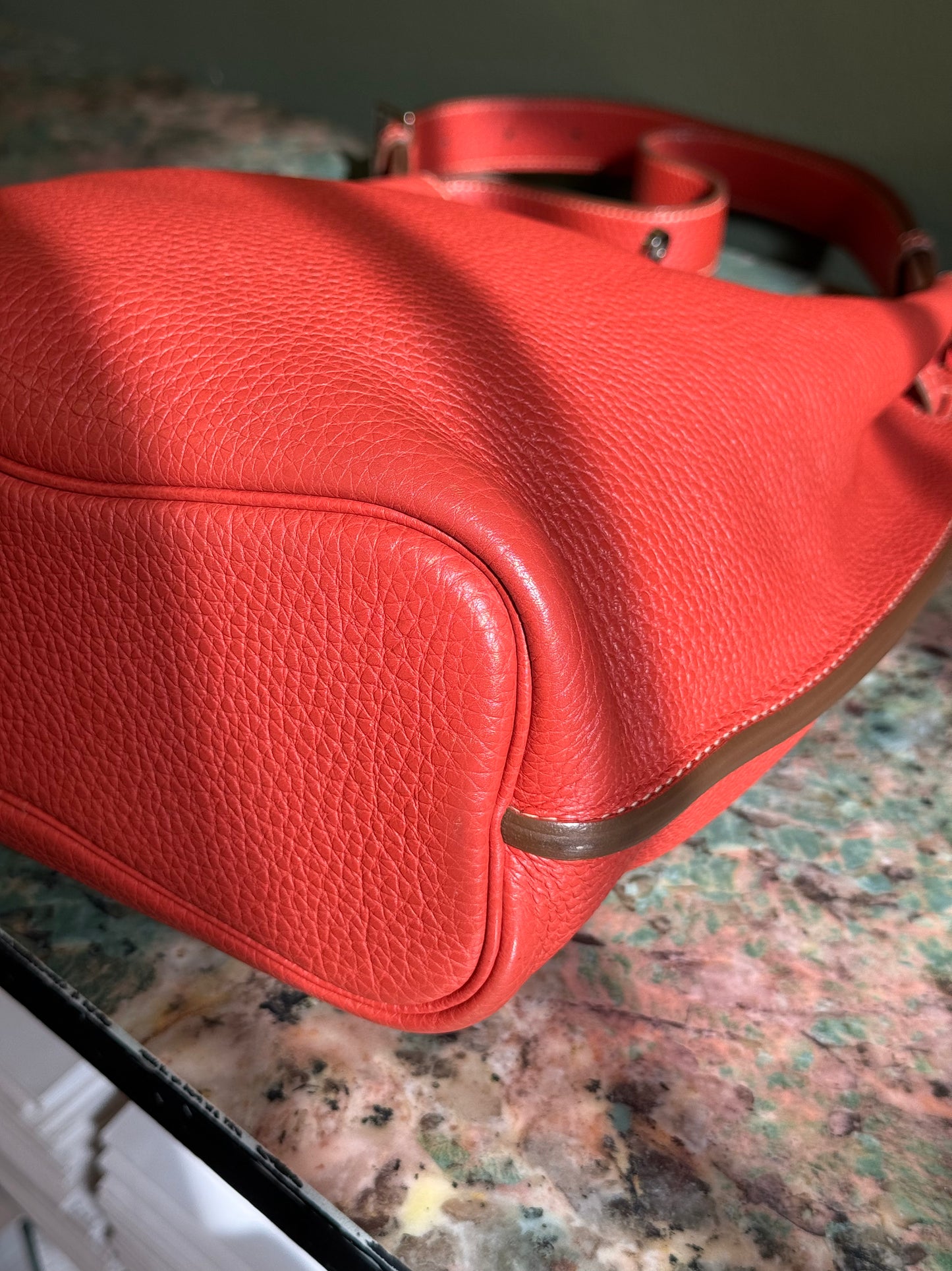 HERMÈS ORANGE TOGO SO KELLY 22 BUCKET SHOULDER BAG