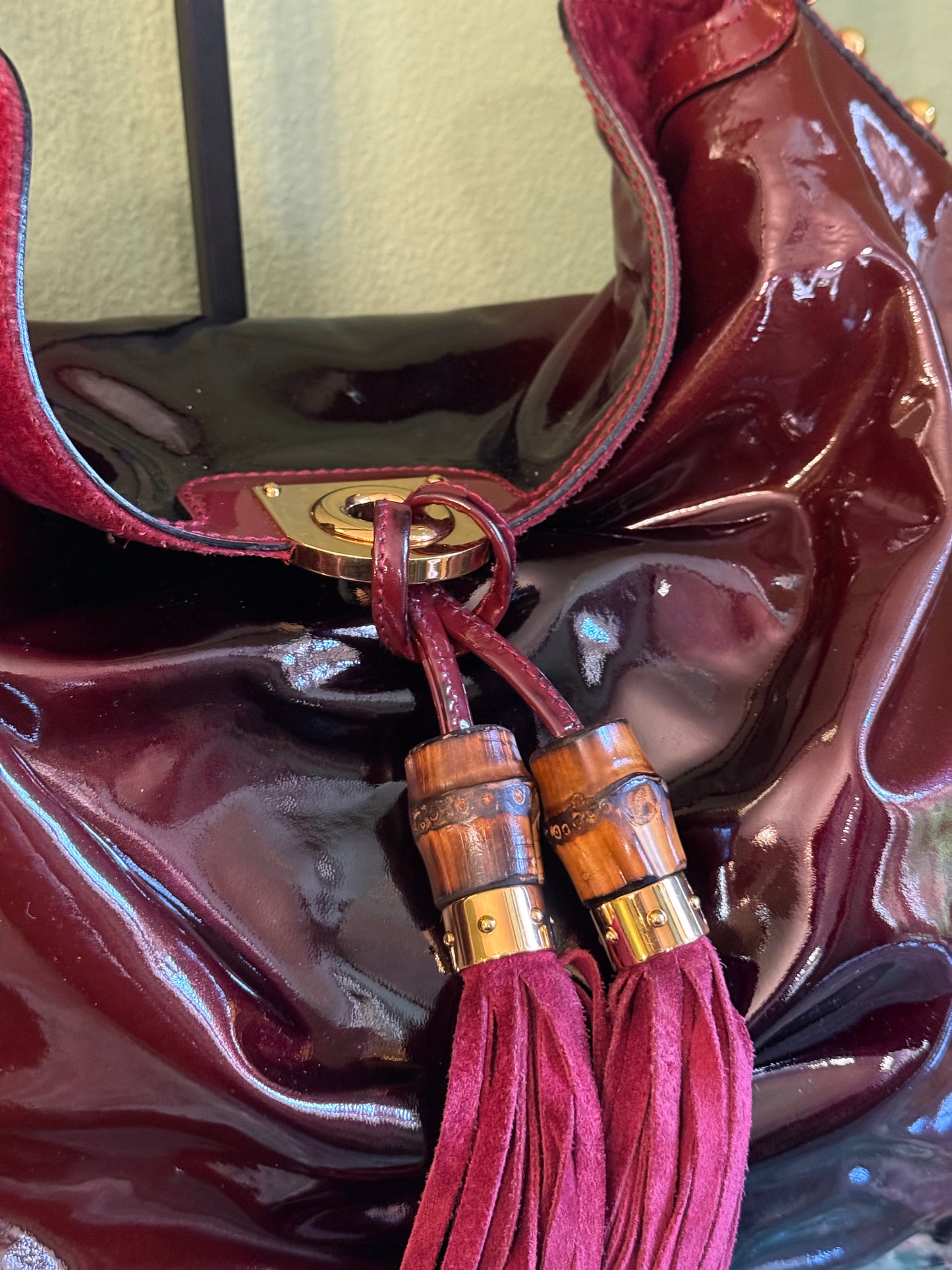 GUCCI BORDEAUX PATENT LARGE INDY SHOULDER BAG