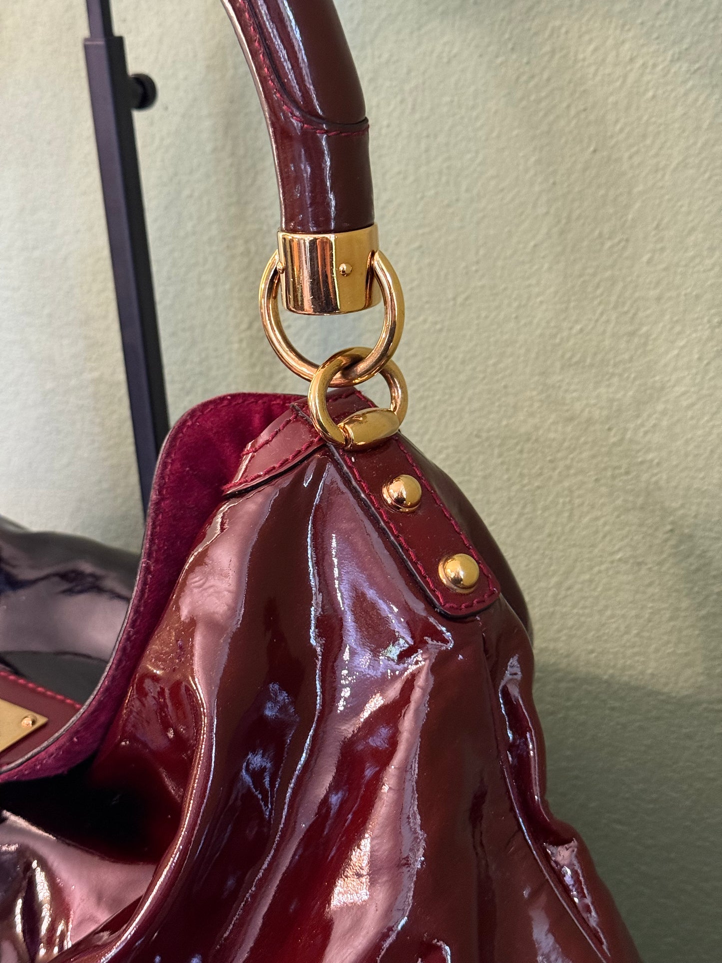 GUCCI BORDEAUX PATENT LARGE INDY SHOULDER BAG