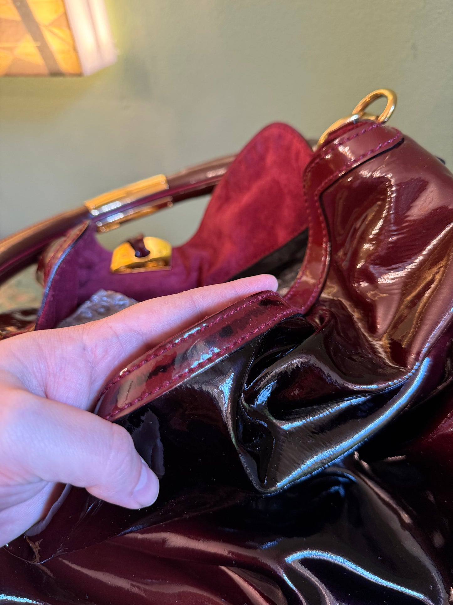 GUCCI BORDEAUX PATENT LARGE INDY SHOULDER BAG