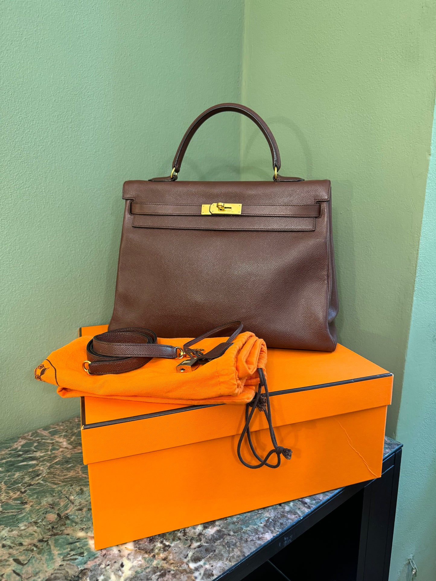 HERMÈS BROWN COURCHEVEL KELLY 35 HANDBAG