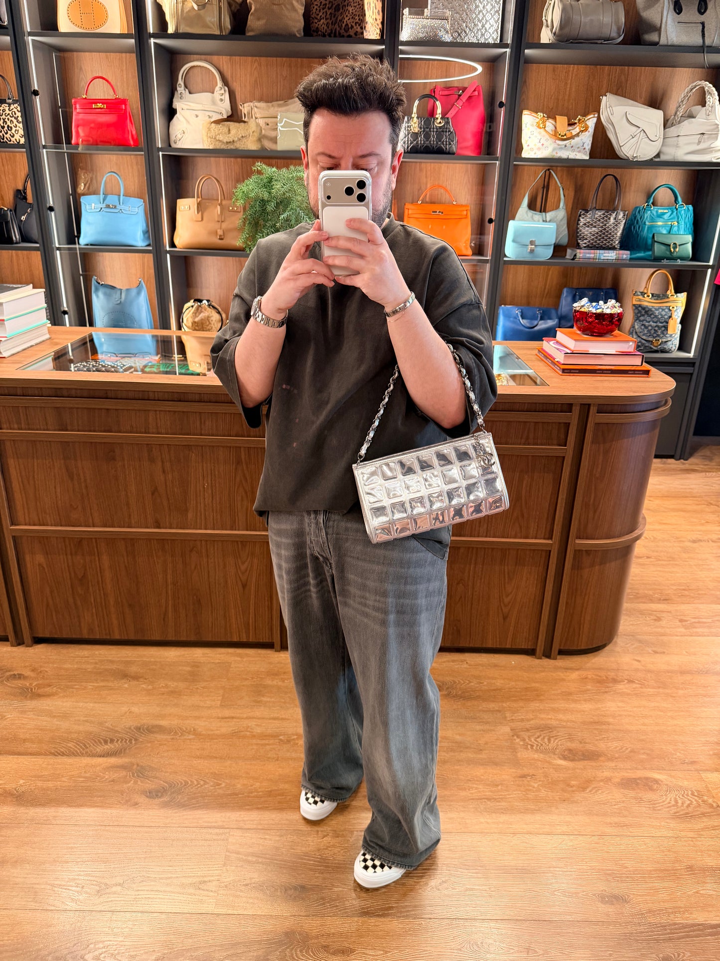 CHANEL SILVER VINYL ICE CUBE POCHETTE