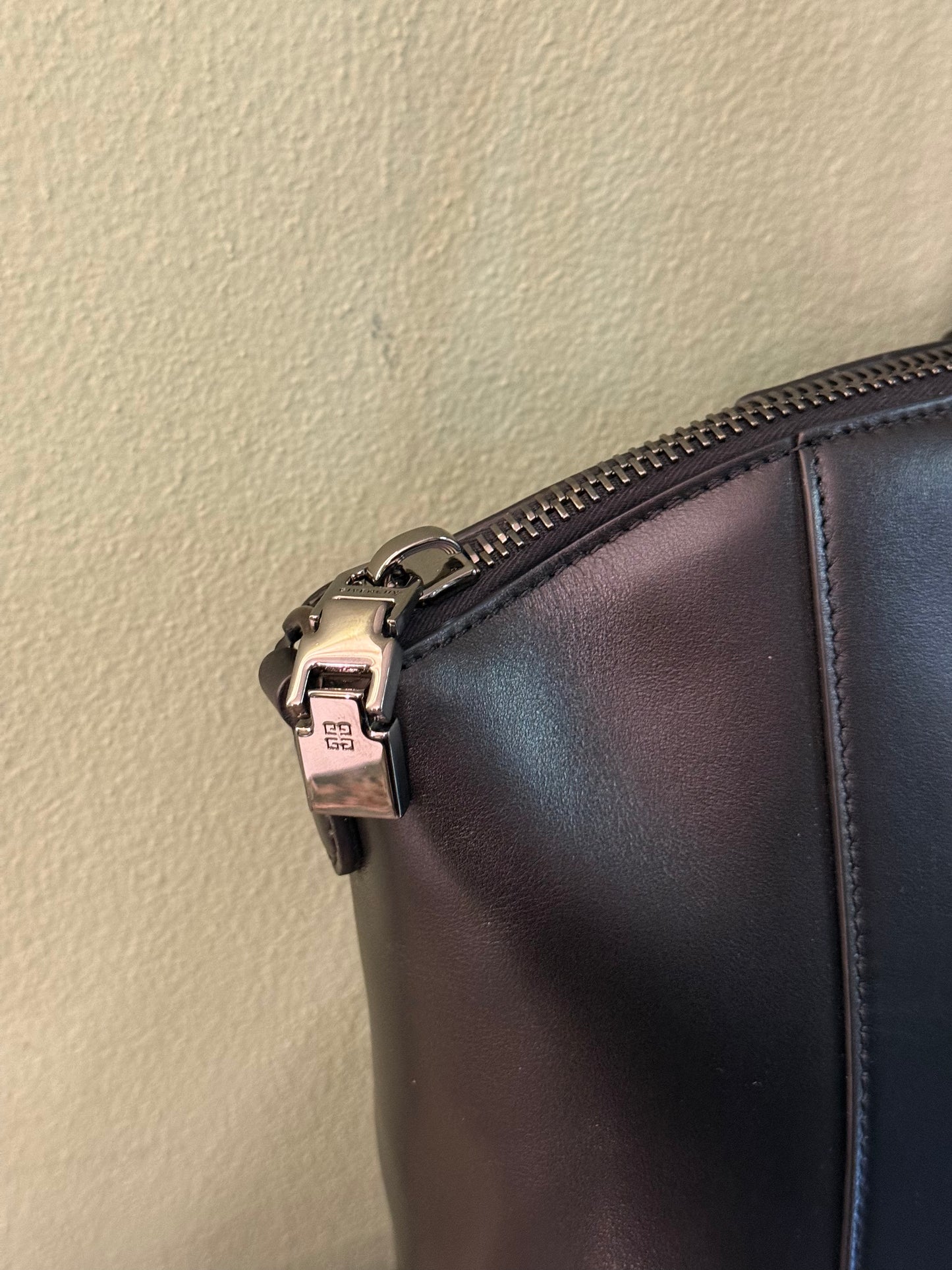 GIVENCHY BLACK ANTIGONA SPORT HANDBAG