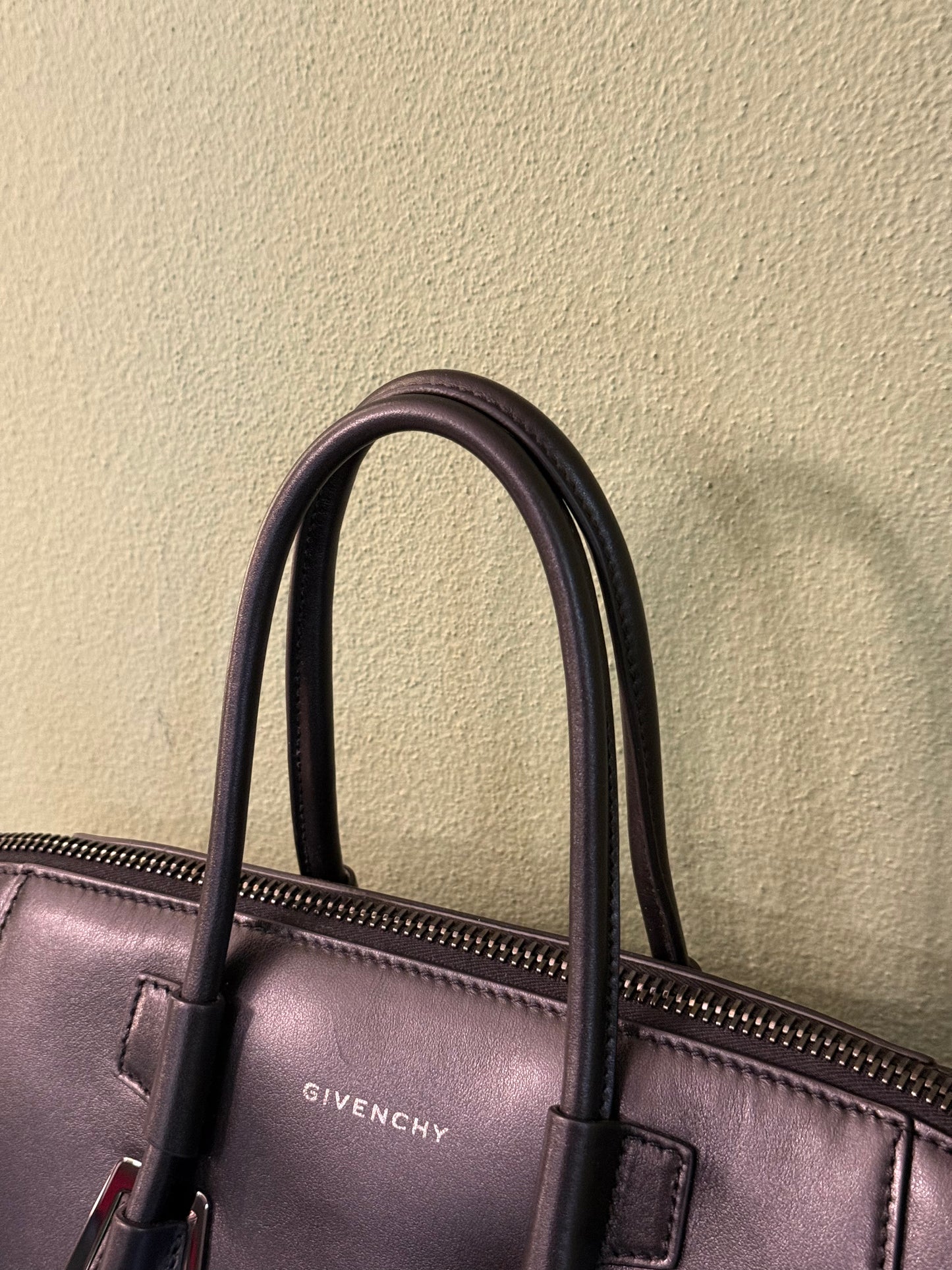 GIVENCHY BLACK ANTIGONA SPORT HANDBAG