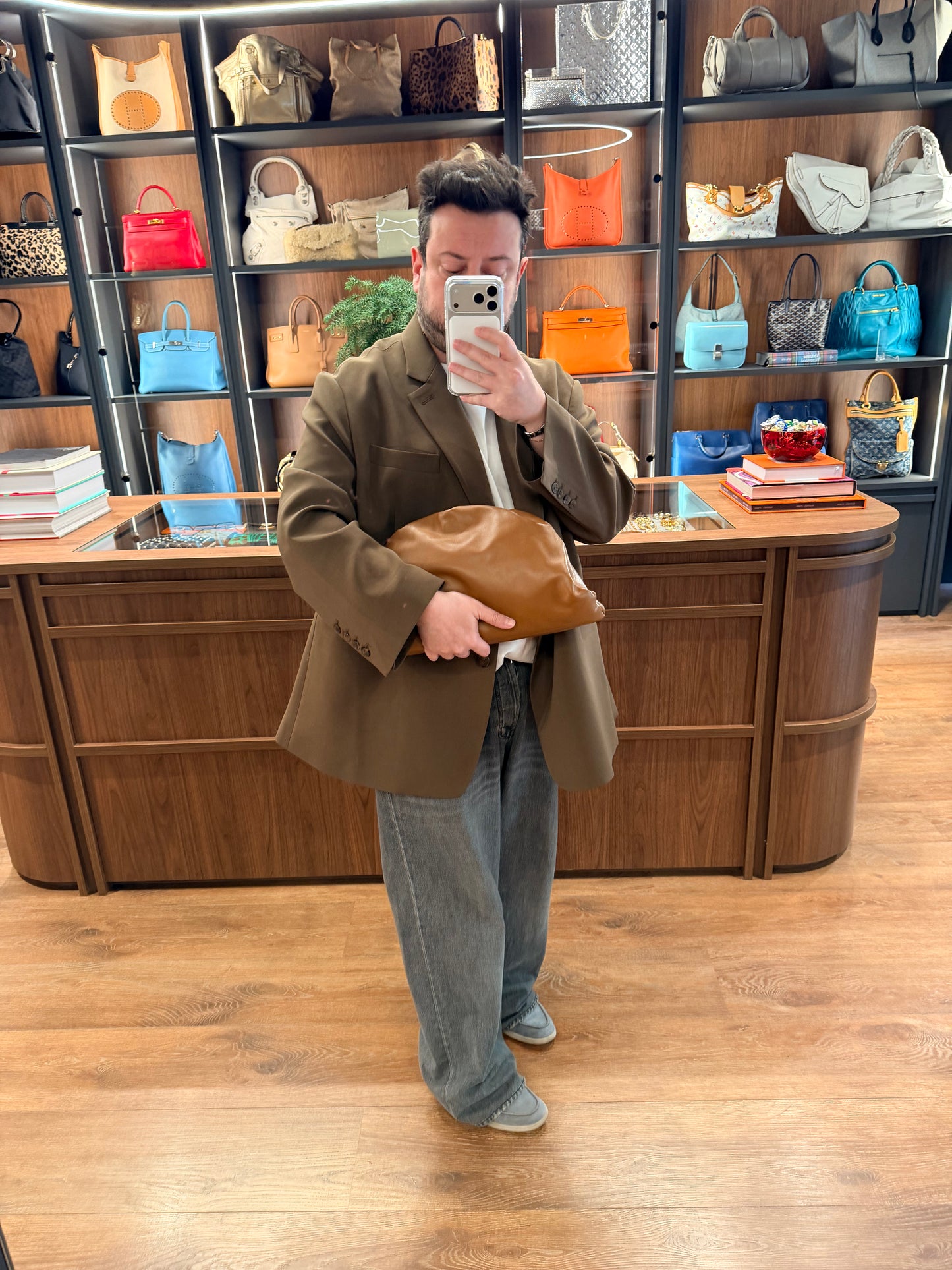 BOTTEGA VENETA CARAMEL POUCH HANDBAG
