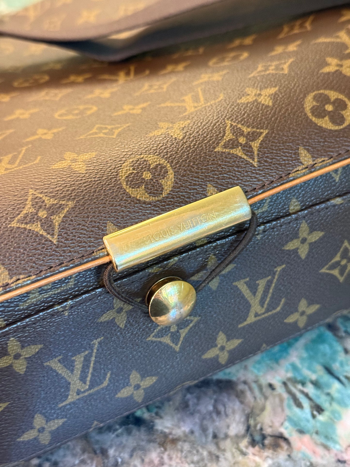 LOUIS VUITTON MONOGRAM ABESSES MESANGER BAG