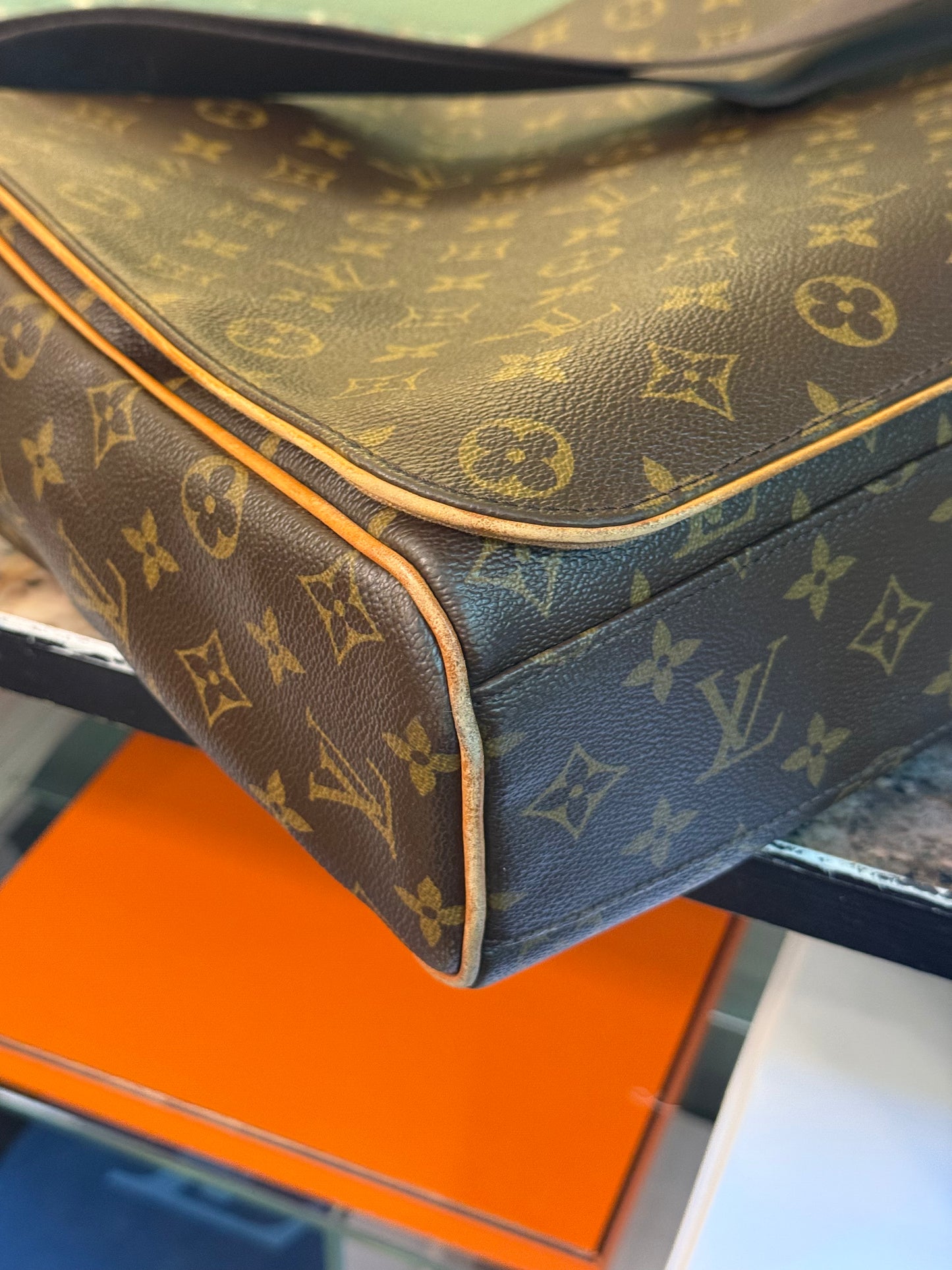 LOUIS VUITTON MONOGRAM ABESSES MESANGER BAG