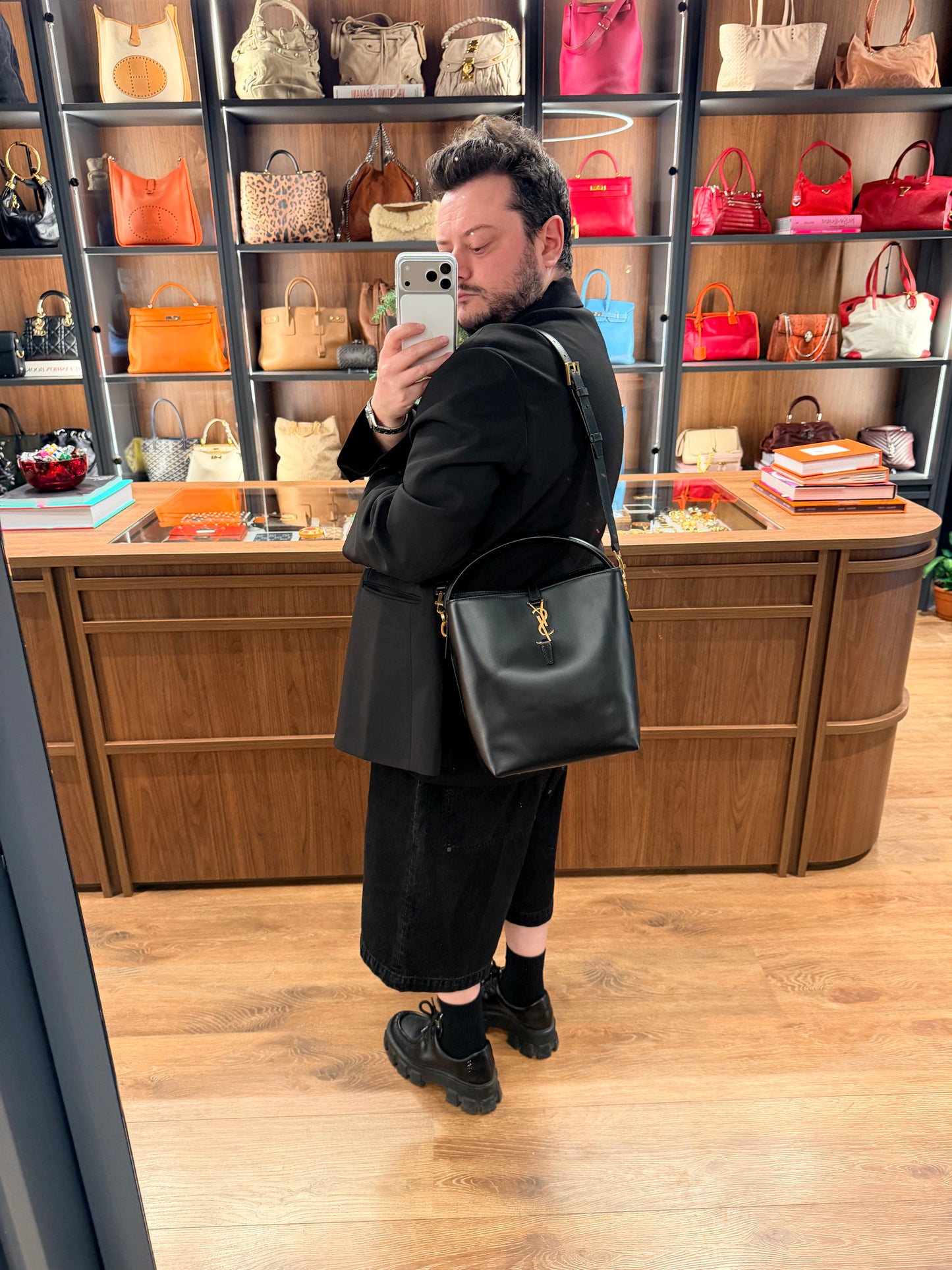 SAINT LAURENT BLACK LA 37 BUCKET BAG