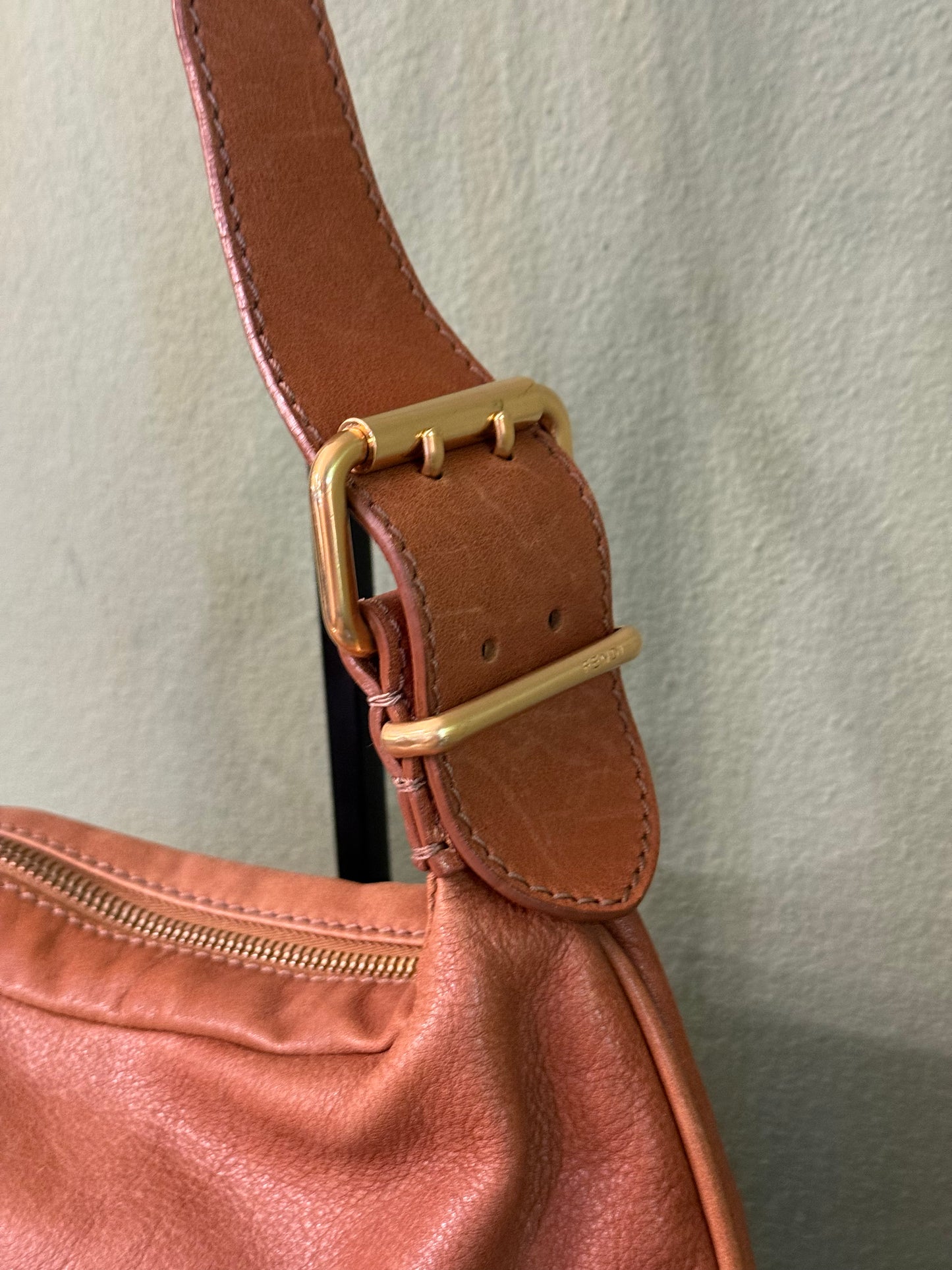 FENDI TAN LEATHER OYSTER SHOULDER BAG