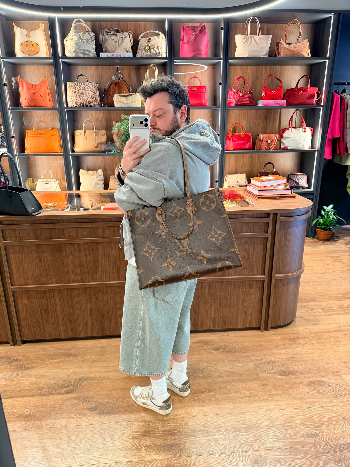 LOUIS VUITTON GIANT MONOGRAM ON THE GO GM