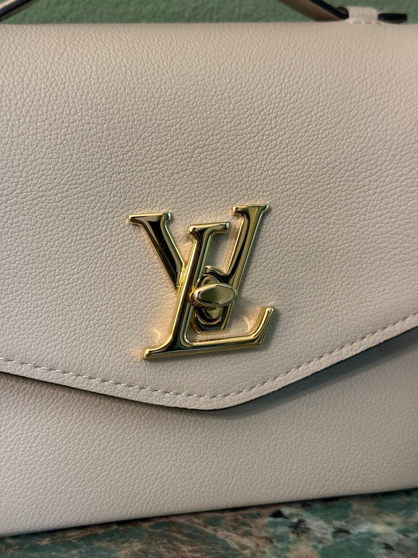 LOUIS VUITTON BEIGE OXFORD LOCKME SHOULDER BAG