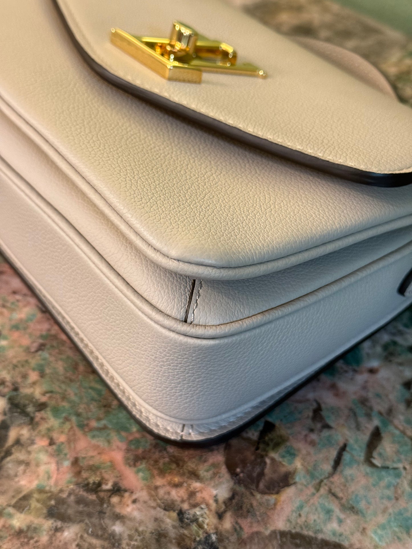 LOUIS VUITTON BEIGE OXFORD LOCKME SHOULDER BAG