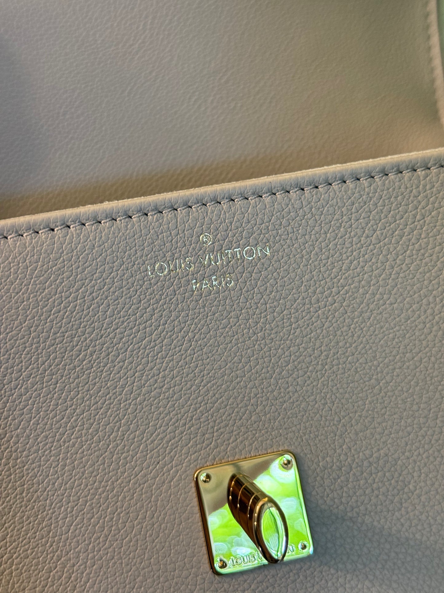 LOUIS VUITTON BEIGE OXFORD LOCKME SHOULDER BAG
