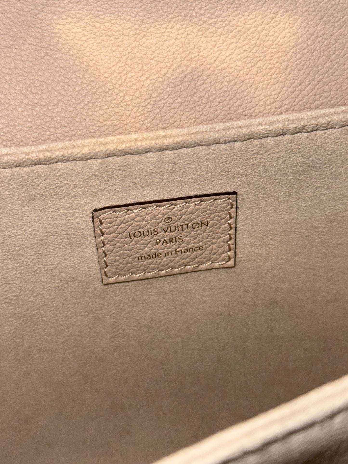 LOUIS VUITTON BEIGE OXFORD LOCKME SHOULDER BAG