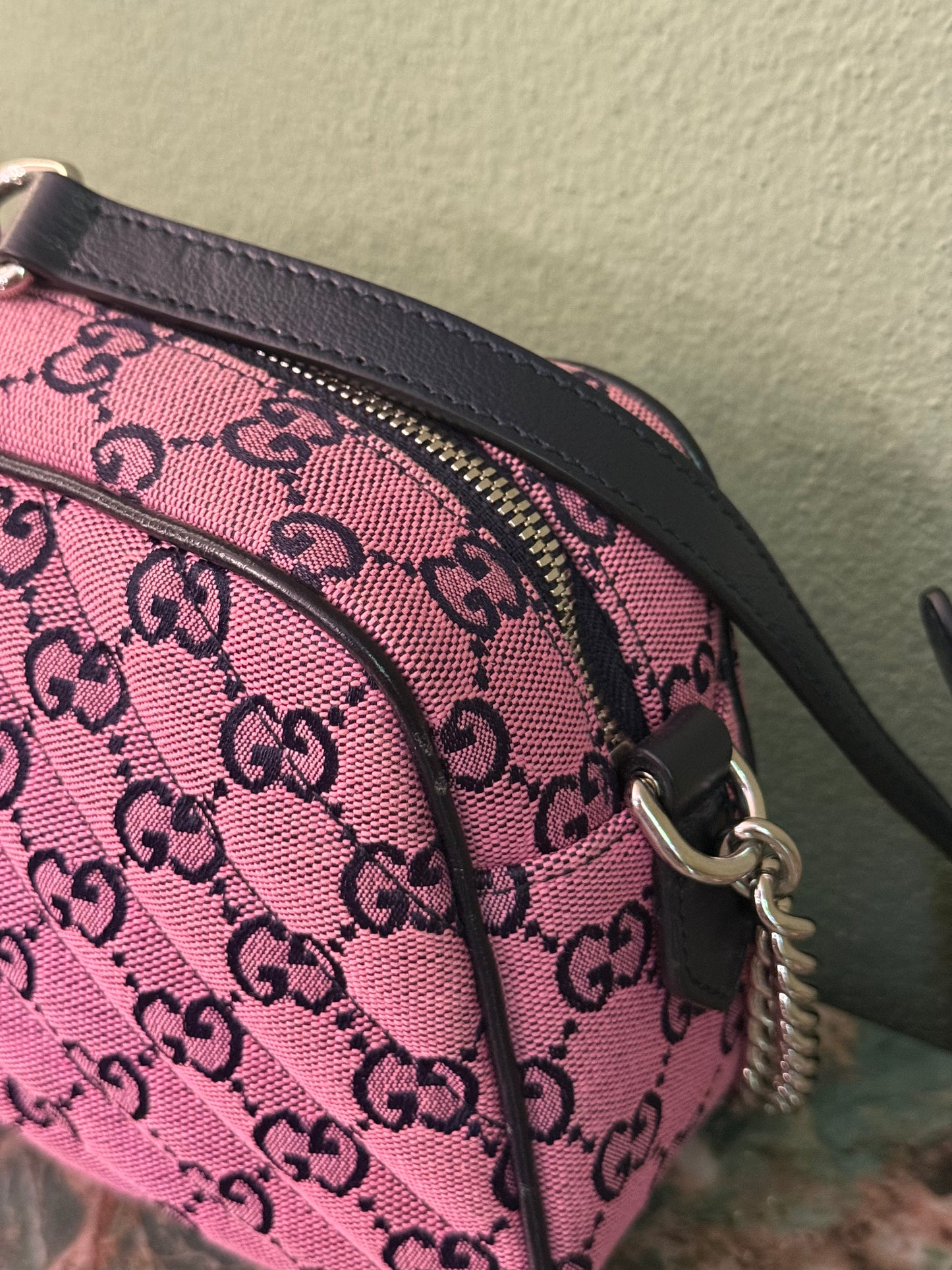 GUCCI PINK MONOGRAM MARMONT CAMERA BAG