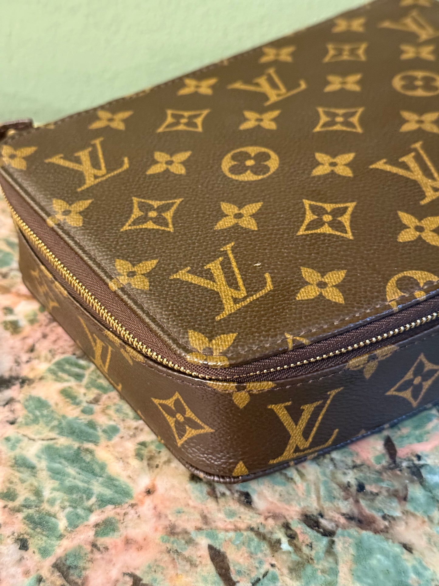 LOUIS VUITTON MONOGRAM MEDIUM JEWELRY TROUSSE