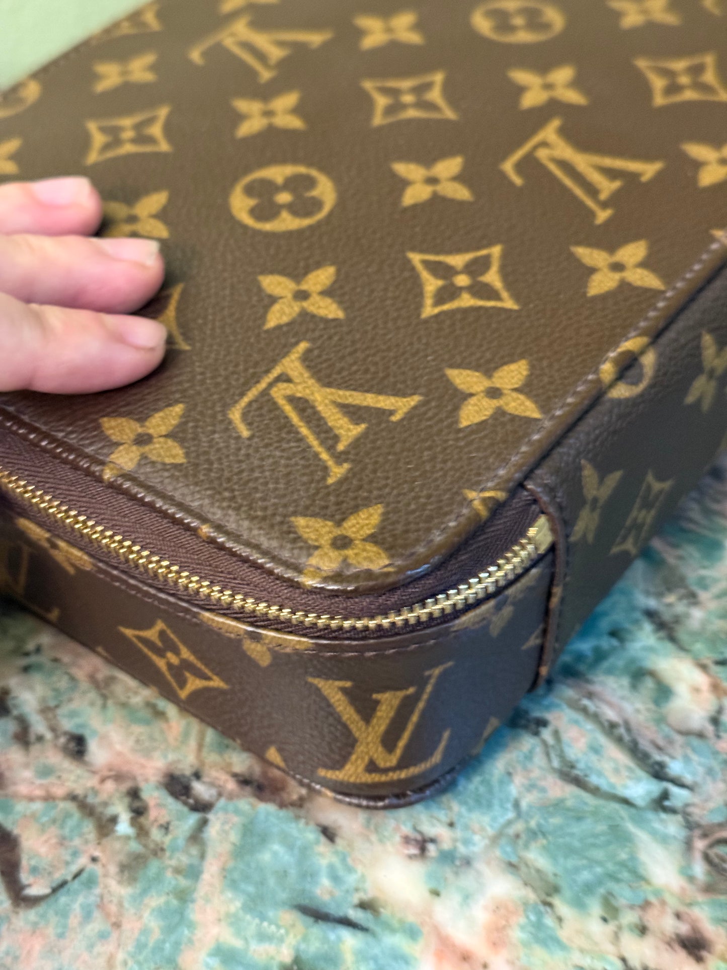 LOUIS VUITTON MONOGRAM MEDIUM JEWELRY TROUSSE