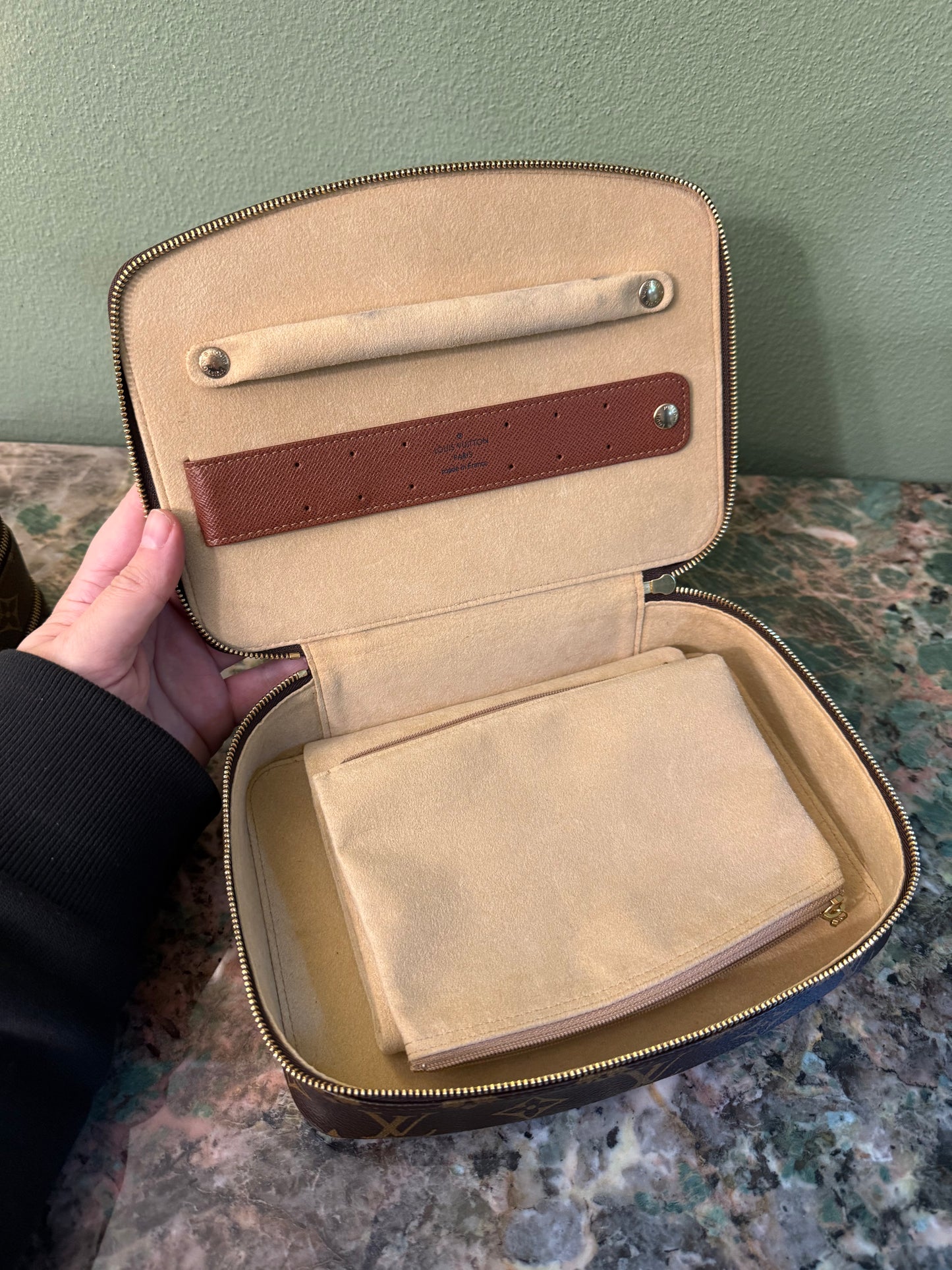 LOUIS VUITTON MONOGRAM MEDIUM JEWELRY TROUSSE