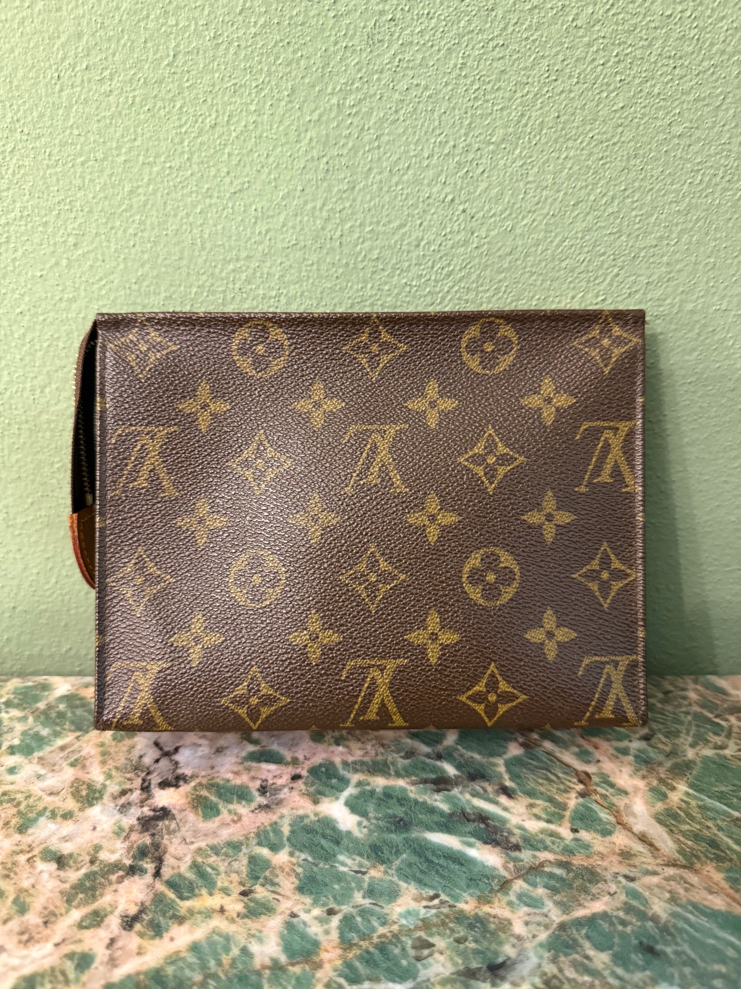 LOUIS VUITTON MONOGRAM TOILETRY 19