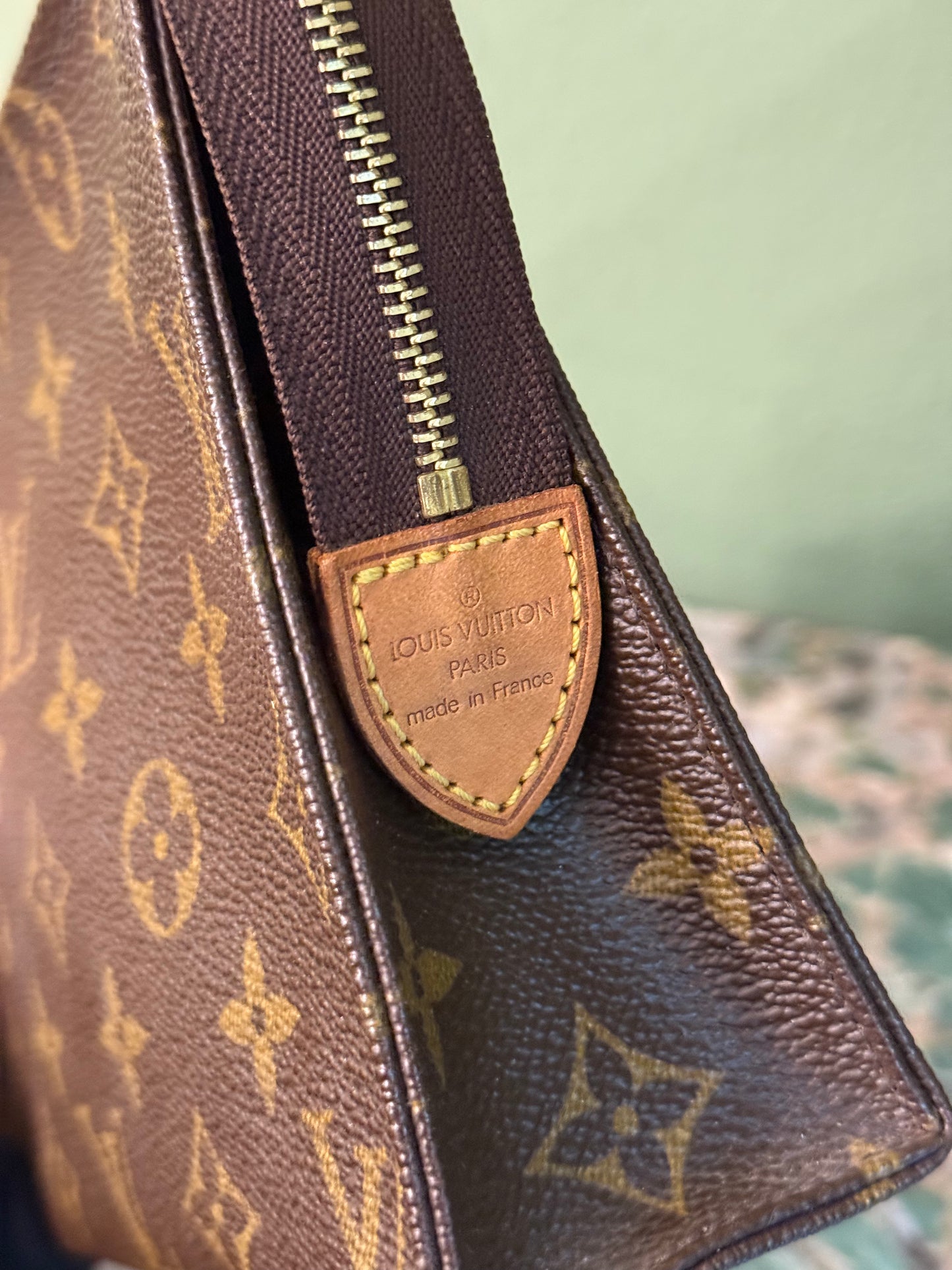 LOUIS VUITTON MONOGRAM TOILETRY 19