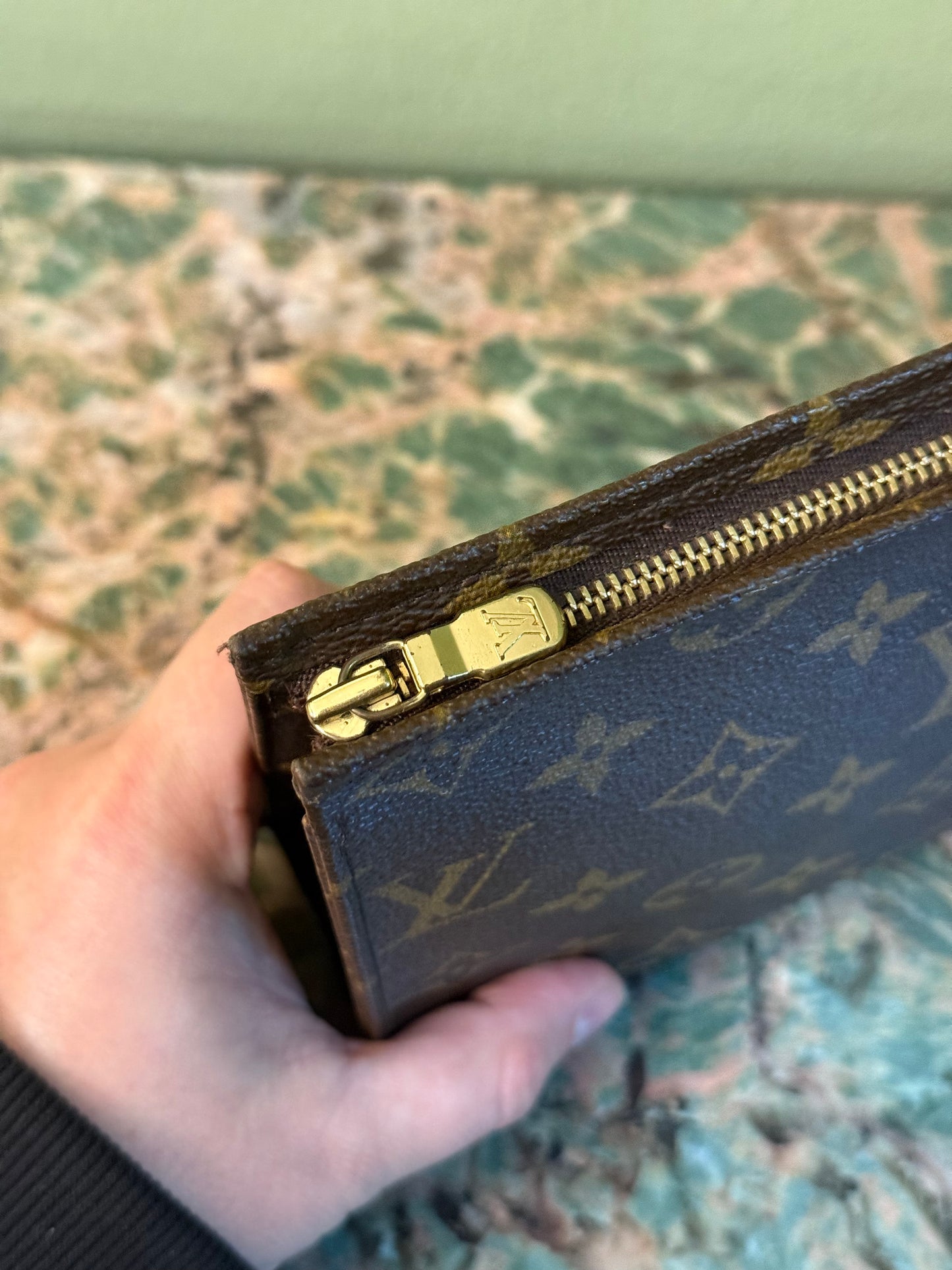 LOUIS VUITTON MONOGRAM TOILETRY 19