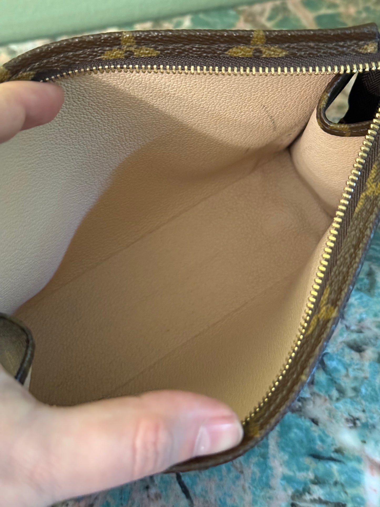 LOUIS VUITTON MONOGRAM TOILETRY 19
